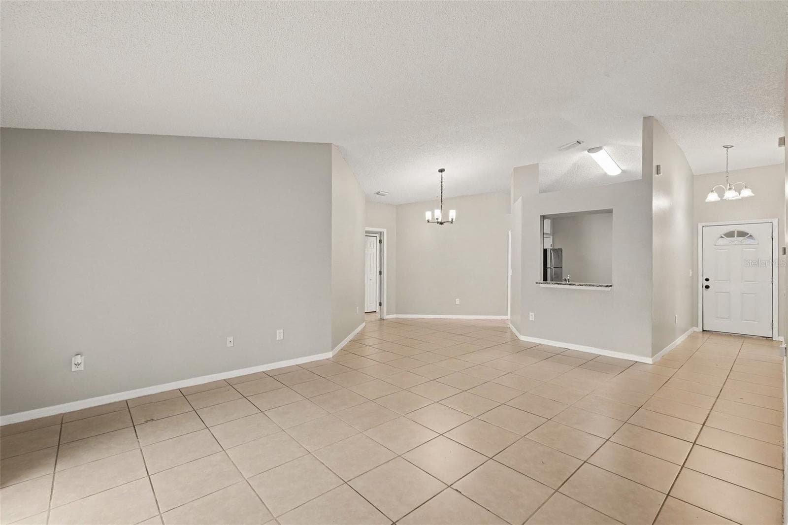 Single Family Residence at 13245 PRESTWICK DR, RIVERVIEW, photo 3 of 19