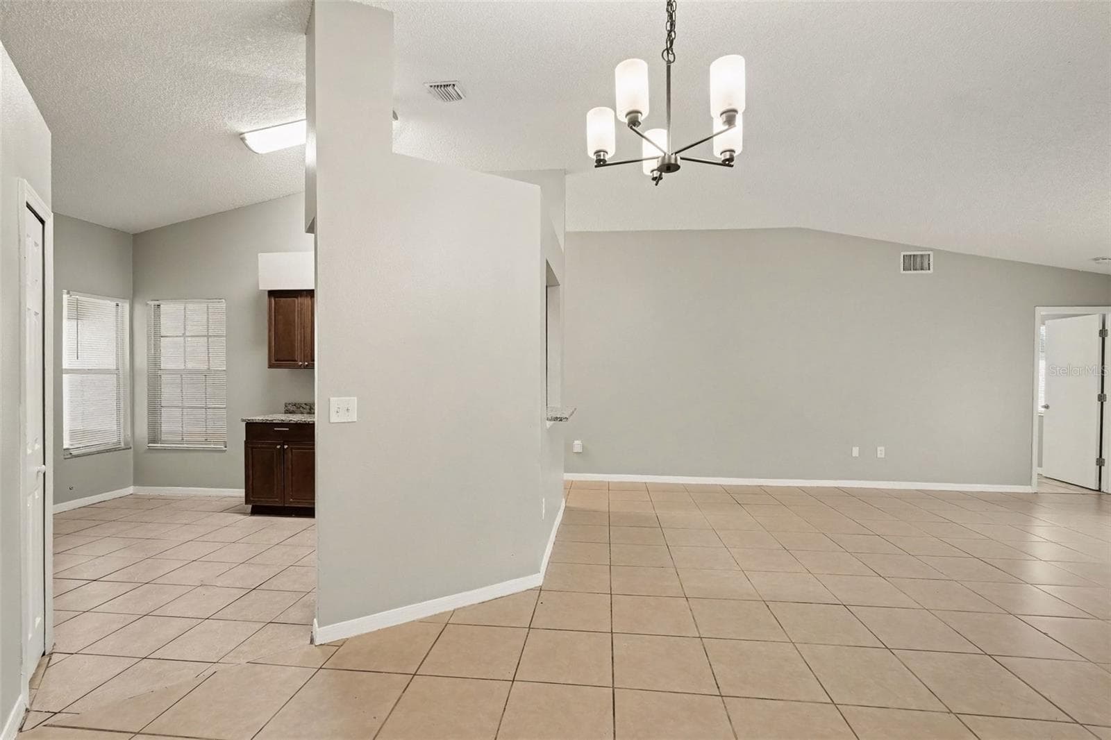 Single Family Residence at 13245 PRESTWICK DR, RIVERVIEW, photo 4 of 19