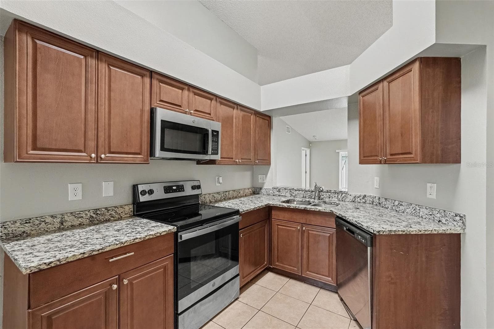 Single Family Residence at 13245 PRESTWICK DR, RIVERVIEW, photo 6 of 19