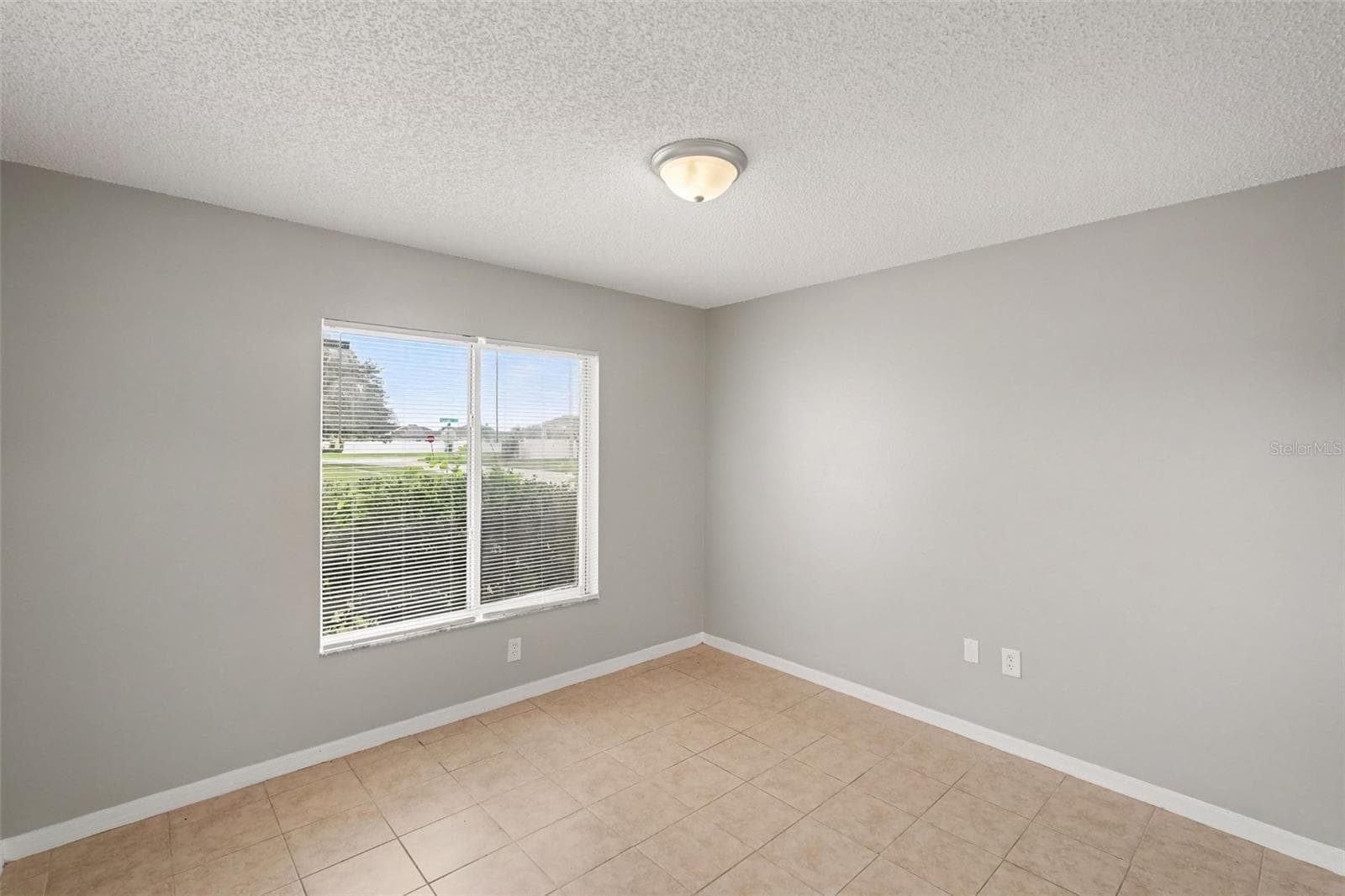 Single Family Residence at 13245 PRESTWICK DR, RIVERVIEW, photo 11 of 19