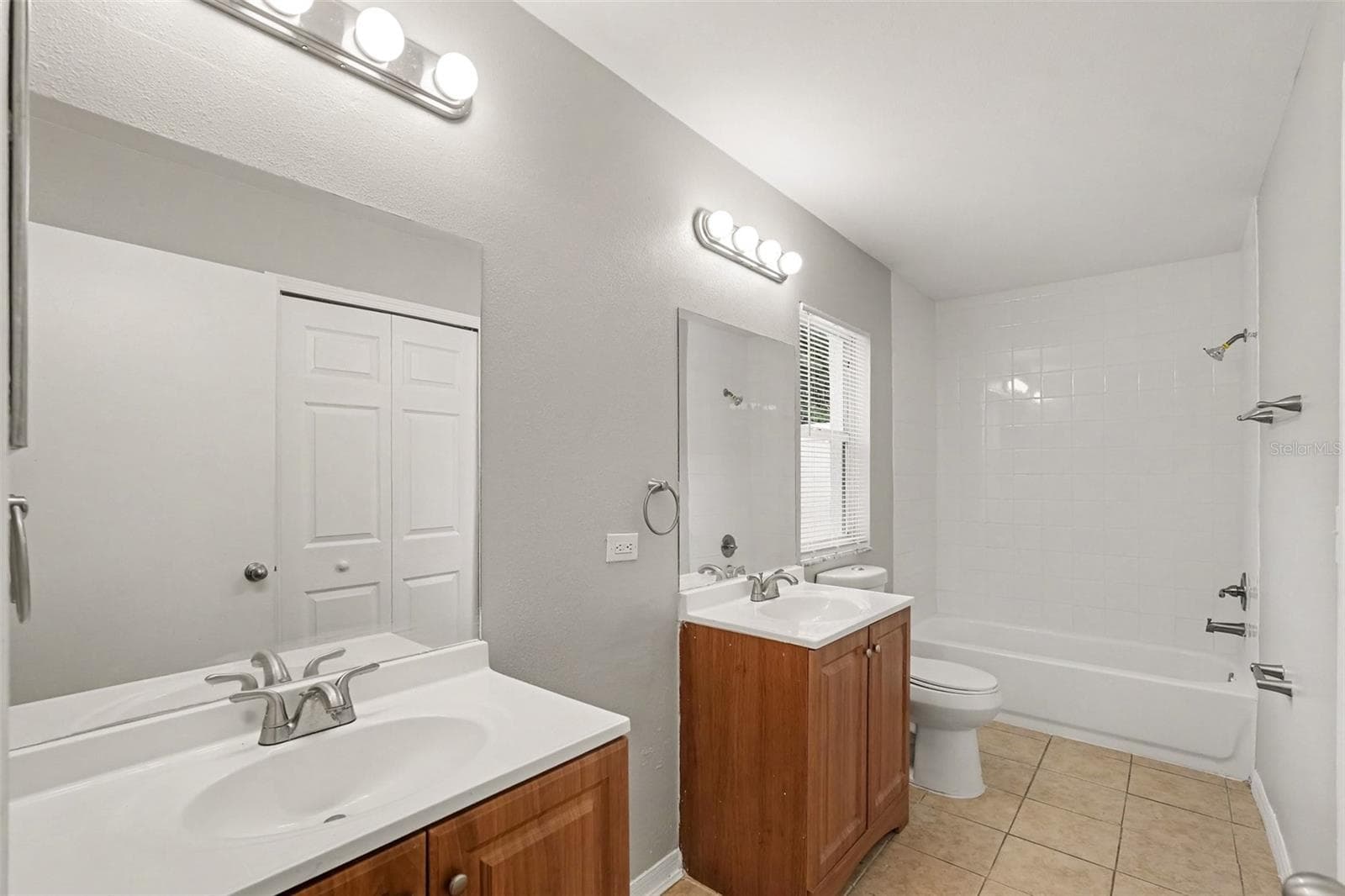 Single Family Residence at 13245 PRESTWICK DR, RIVERVIEW, photo 17 of 19