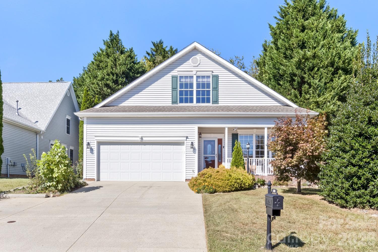Single Family Residence at 105 Willow Oak Drive, Asheville, photo 2 of 48