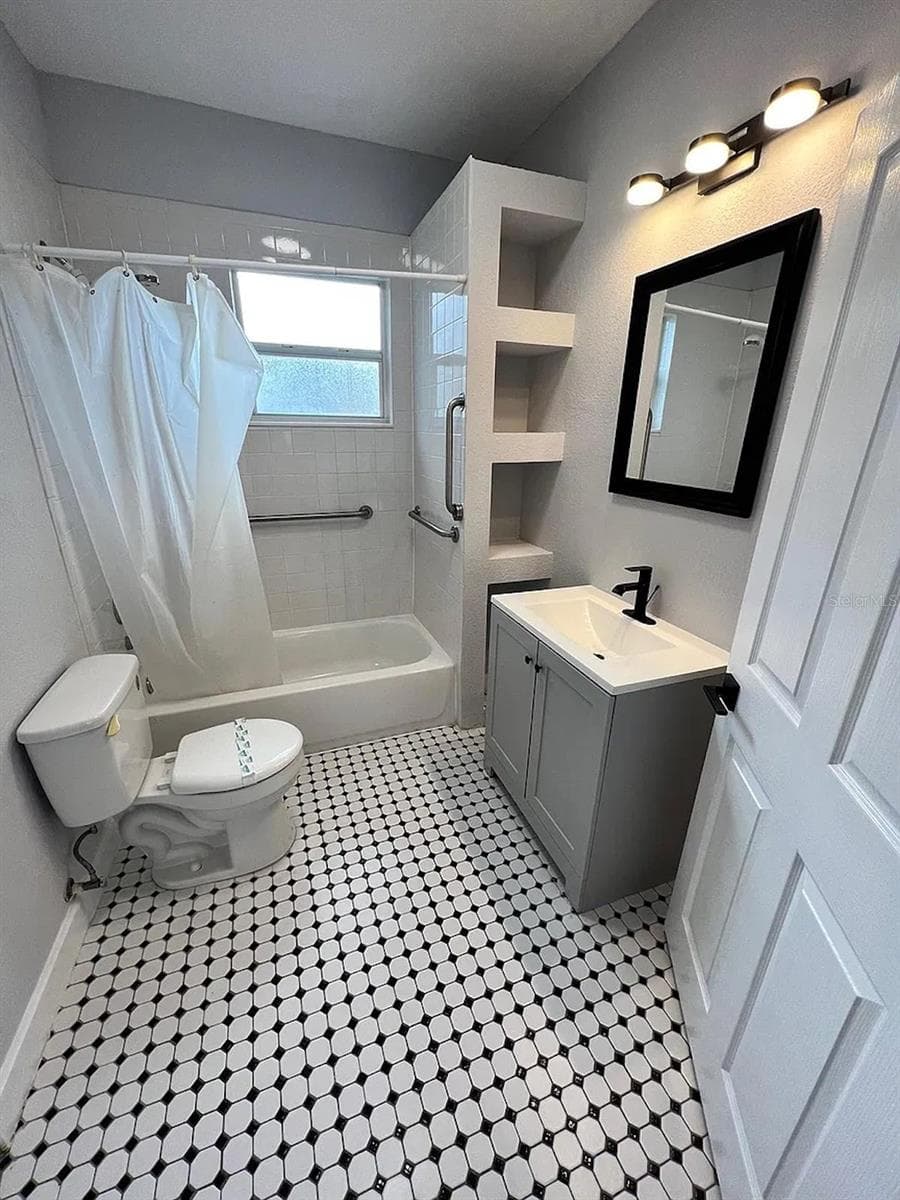 Triplex at 1021 E CAYUGA ST, TAMPA, photo 16 of 39