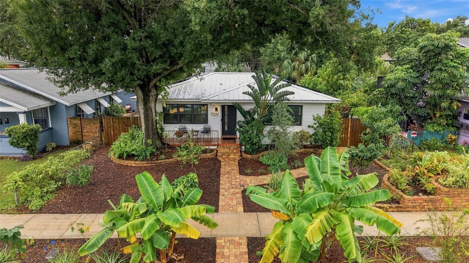 Single Family Residence at 1926 BURLINGTON AVE N, ST PETERSBURG, photo 4 of 51