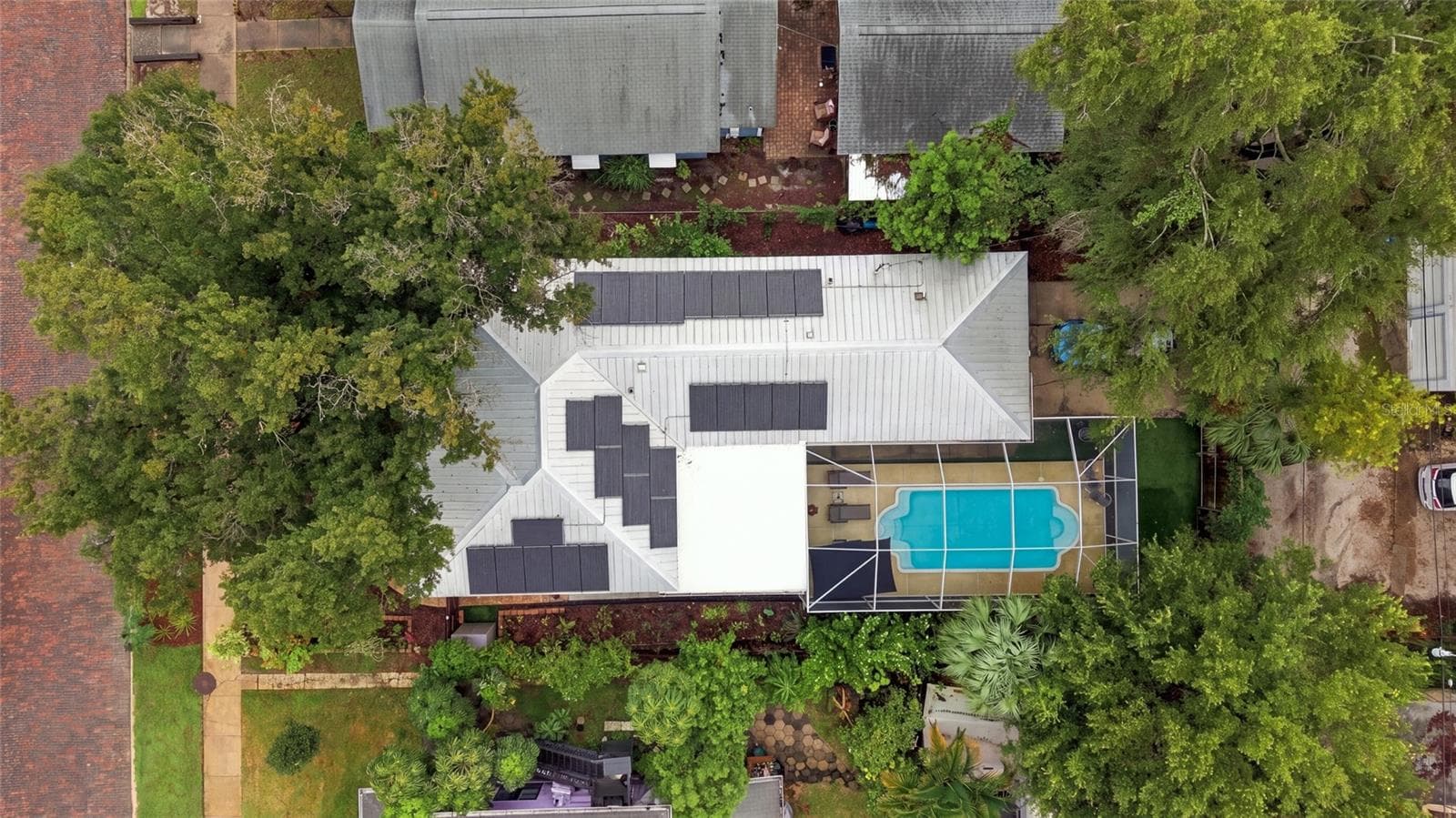 Single Family Residence at 1926 BURLINGTON AVE N, ST PETERSBURG, photo 5 of 51