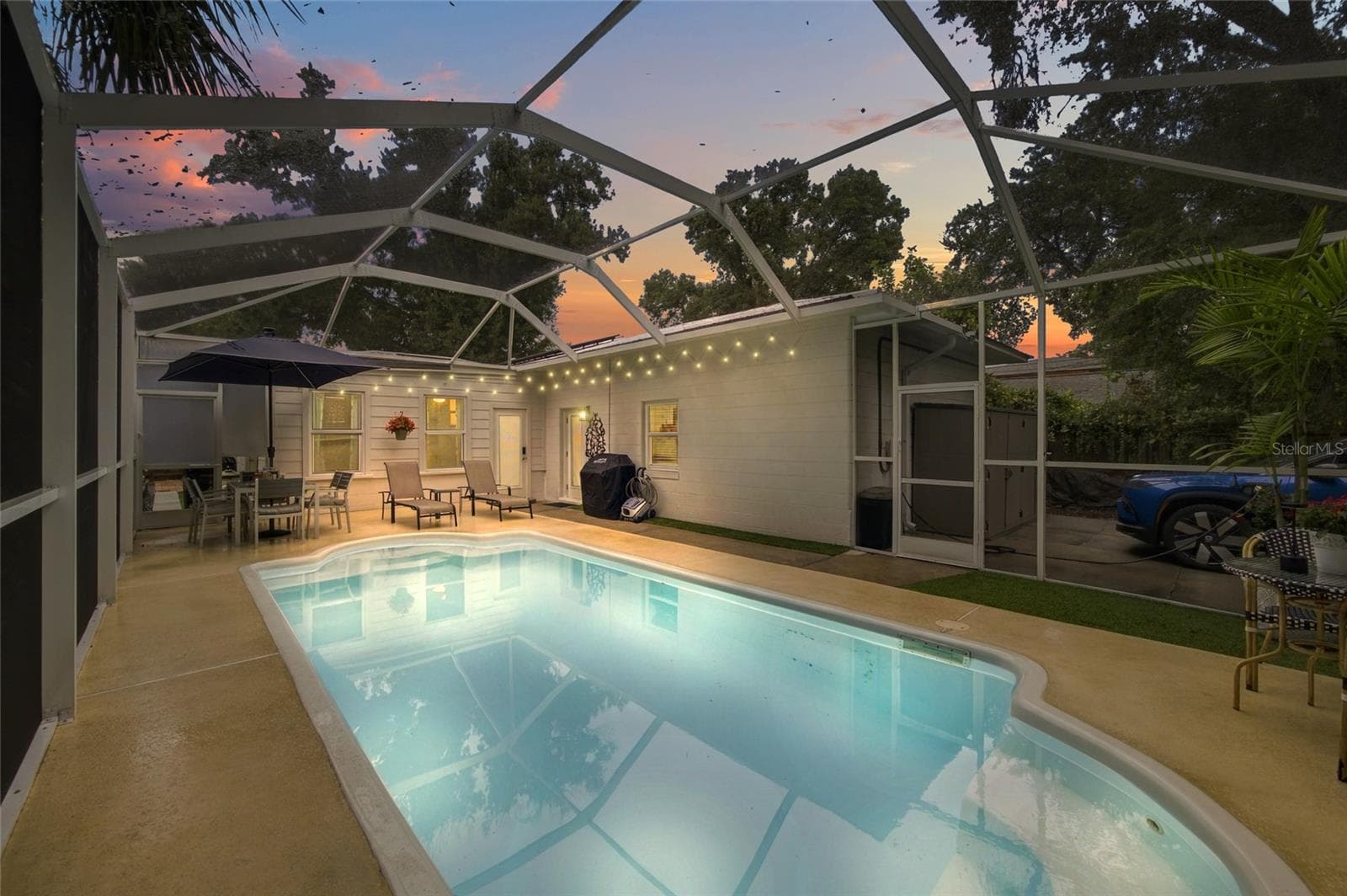 Single Family Residence at 1926 BURLINGTON AVE N, ST PETERSBURG, photo 6 of 51