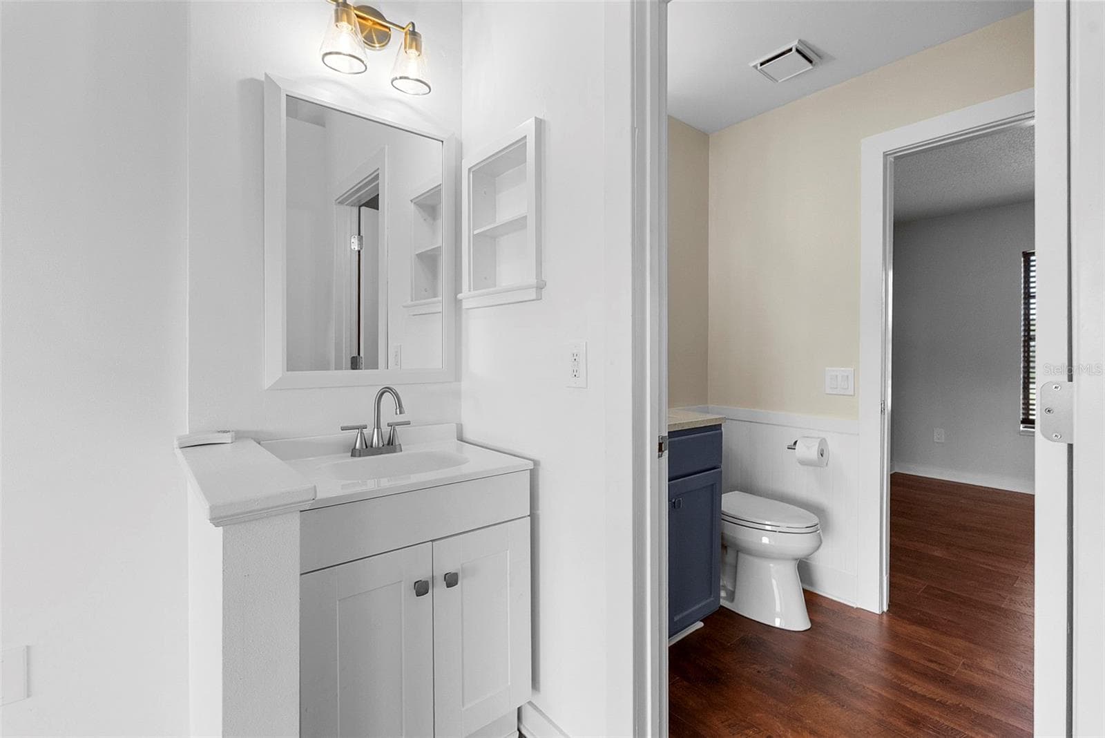 Cabinet/Sink Main Bedroom - 1156 N FAIRWAY DR #1156, APOPKA