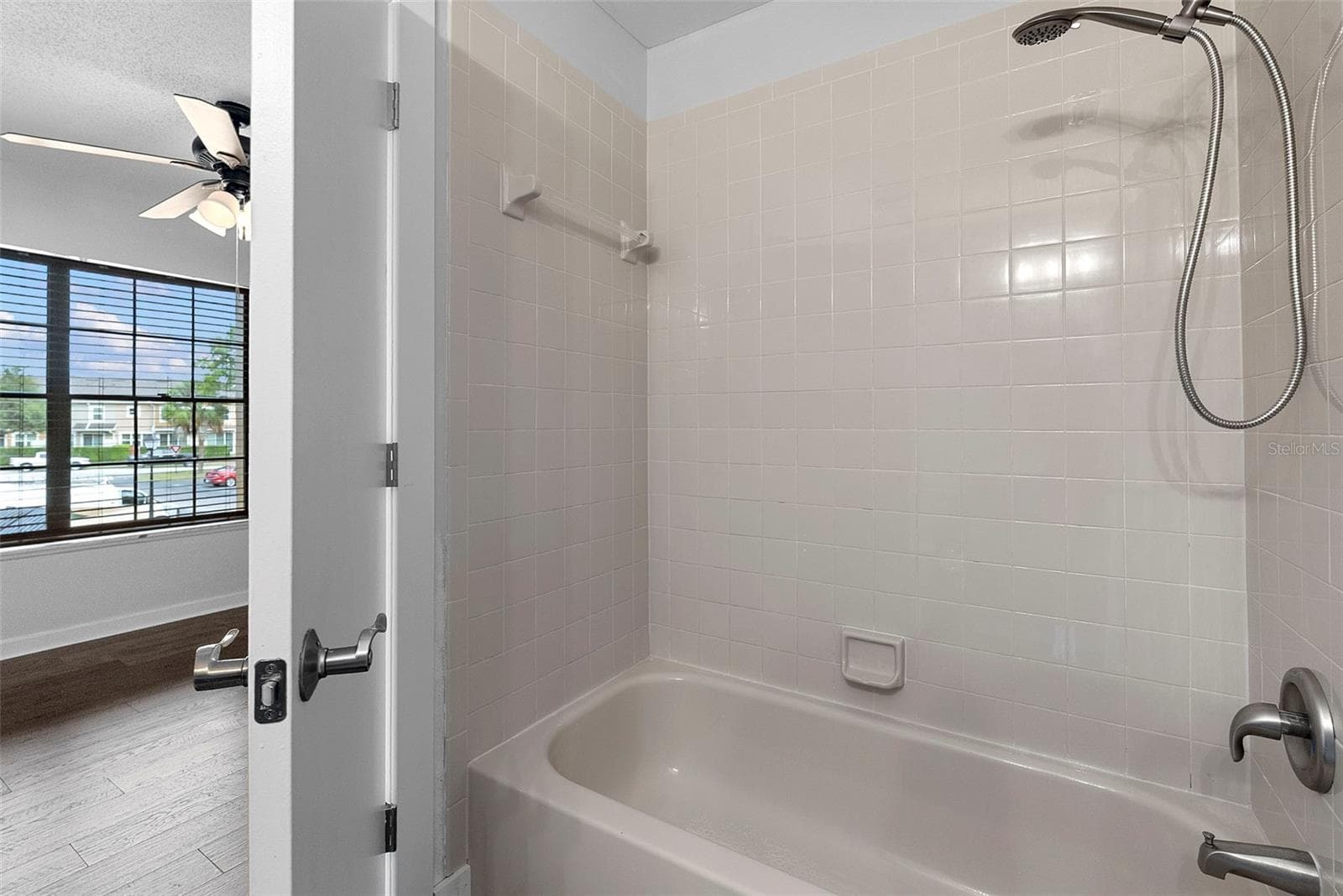 Jack and Jill Bathroom - 1156 N FAIRWAY DR #1156, APOPKA