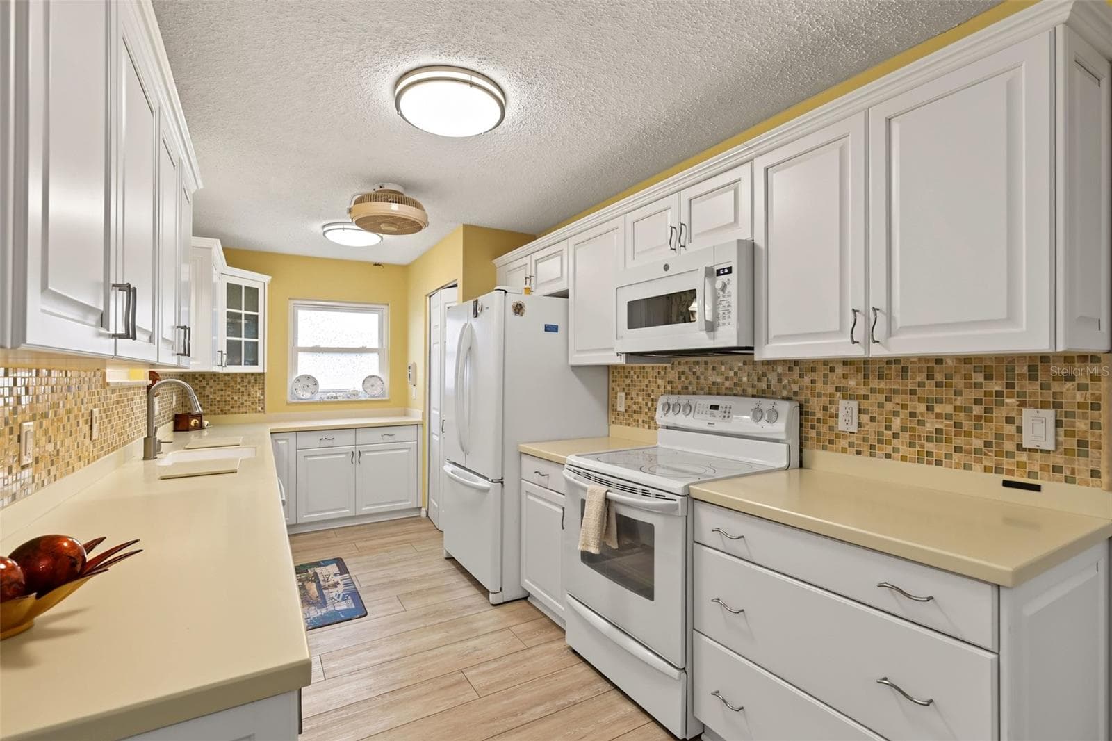 Kitchen - 403 S PEBBLE BEACH BLVD, SUN CITY CENTER