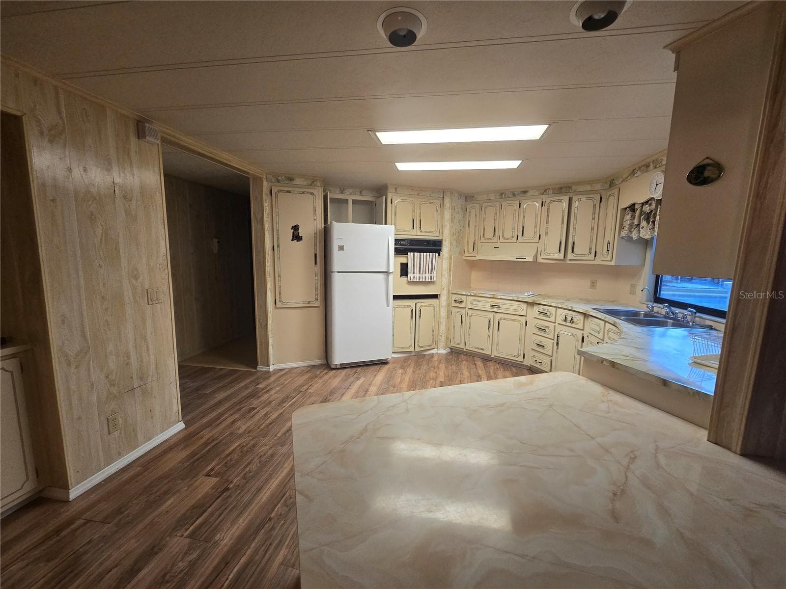 LARGE KITCHEN - 16802 HARLEY ST, HUDSON