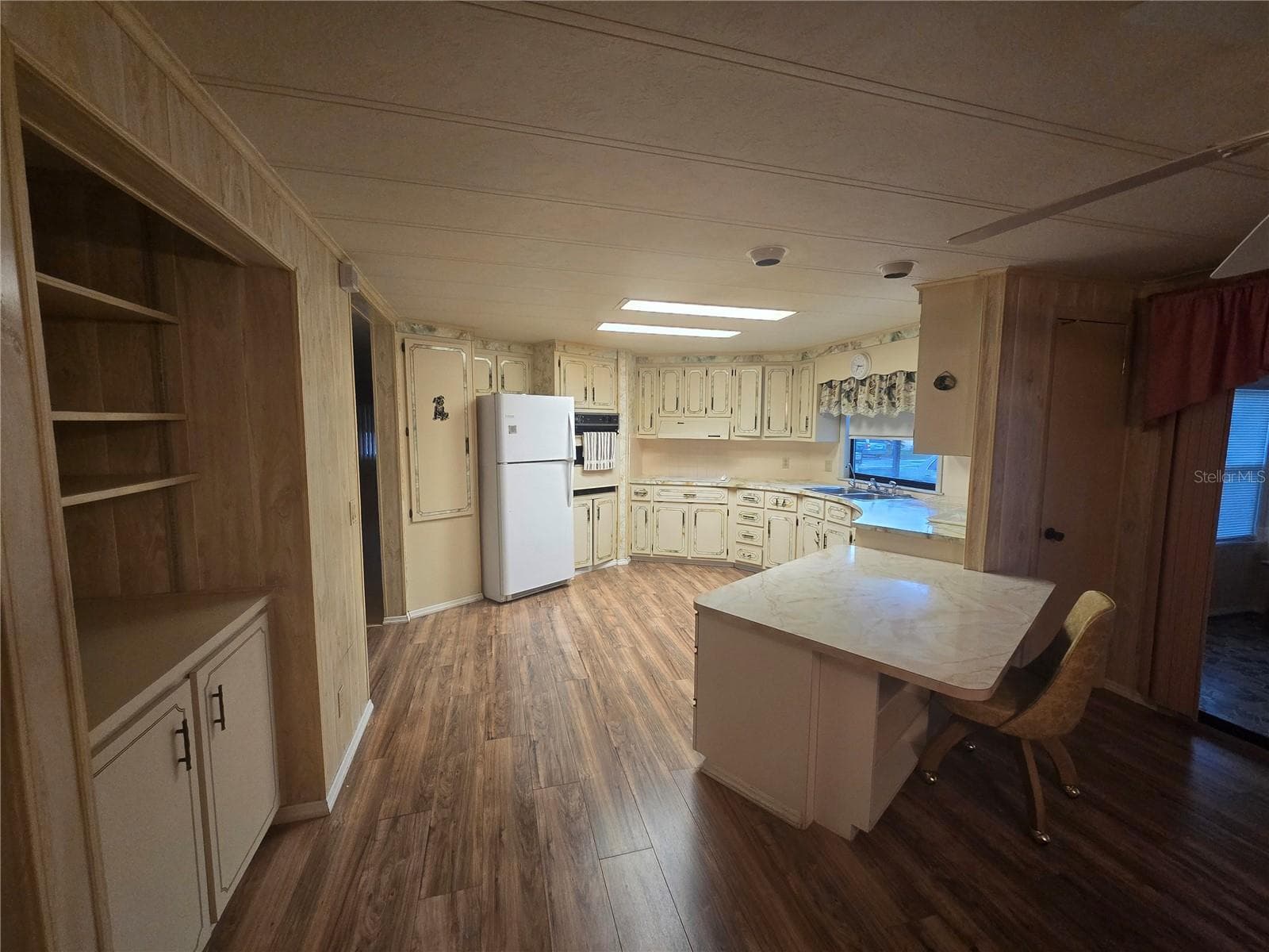 LARGE KITCHEN - 16802 HARLEY ST, HUDSON