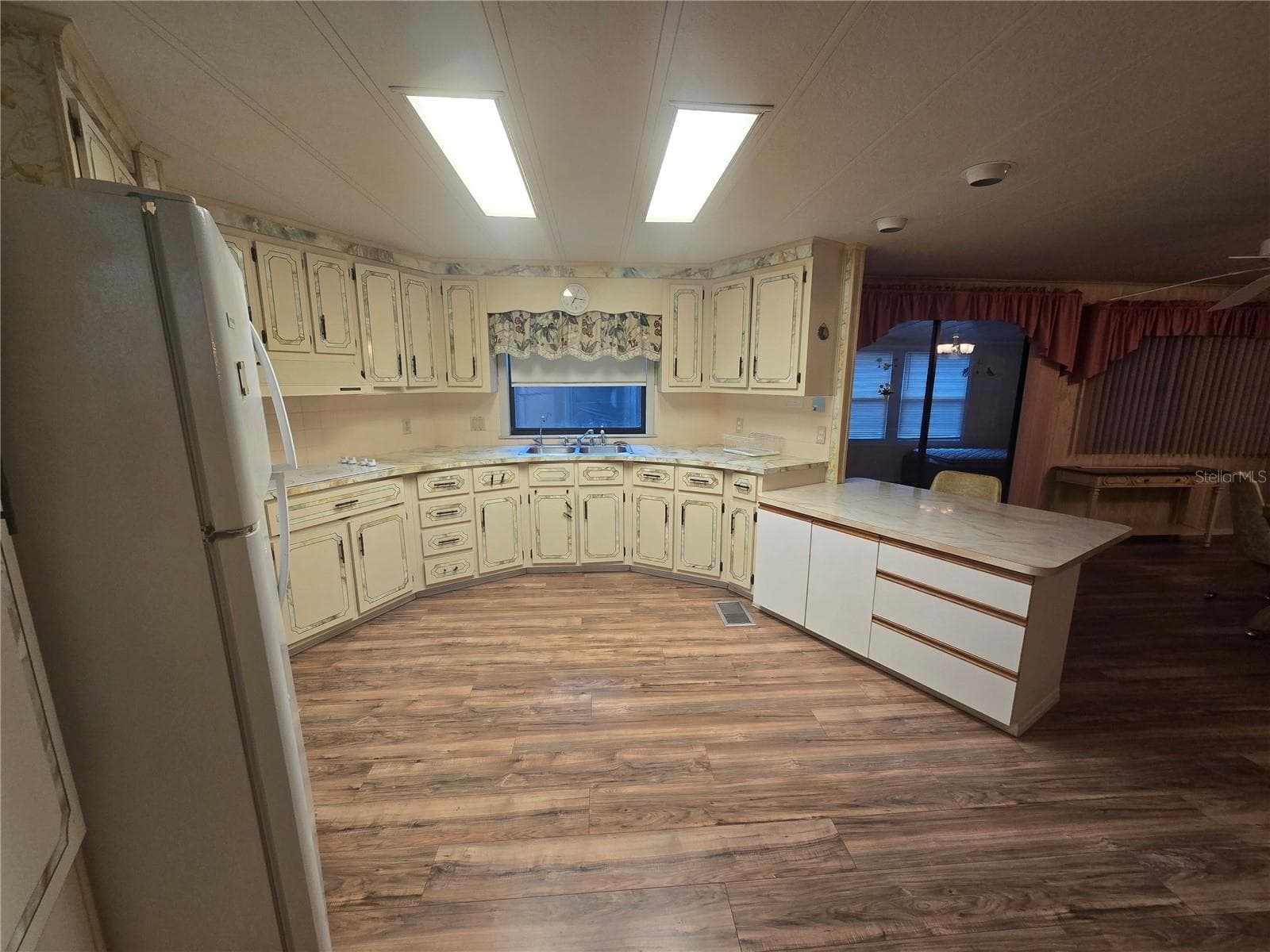 LOTS OF CABINET SPACE - 16802 HARLEY ST, HUDSON