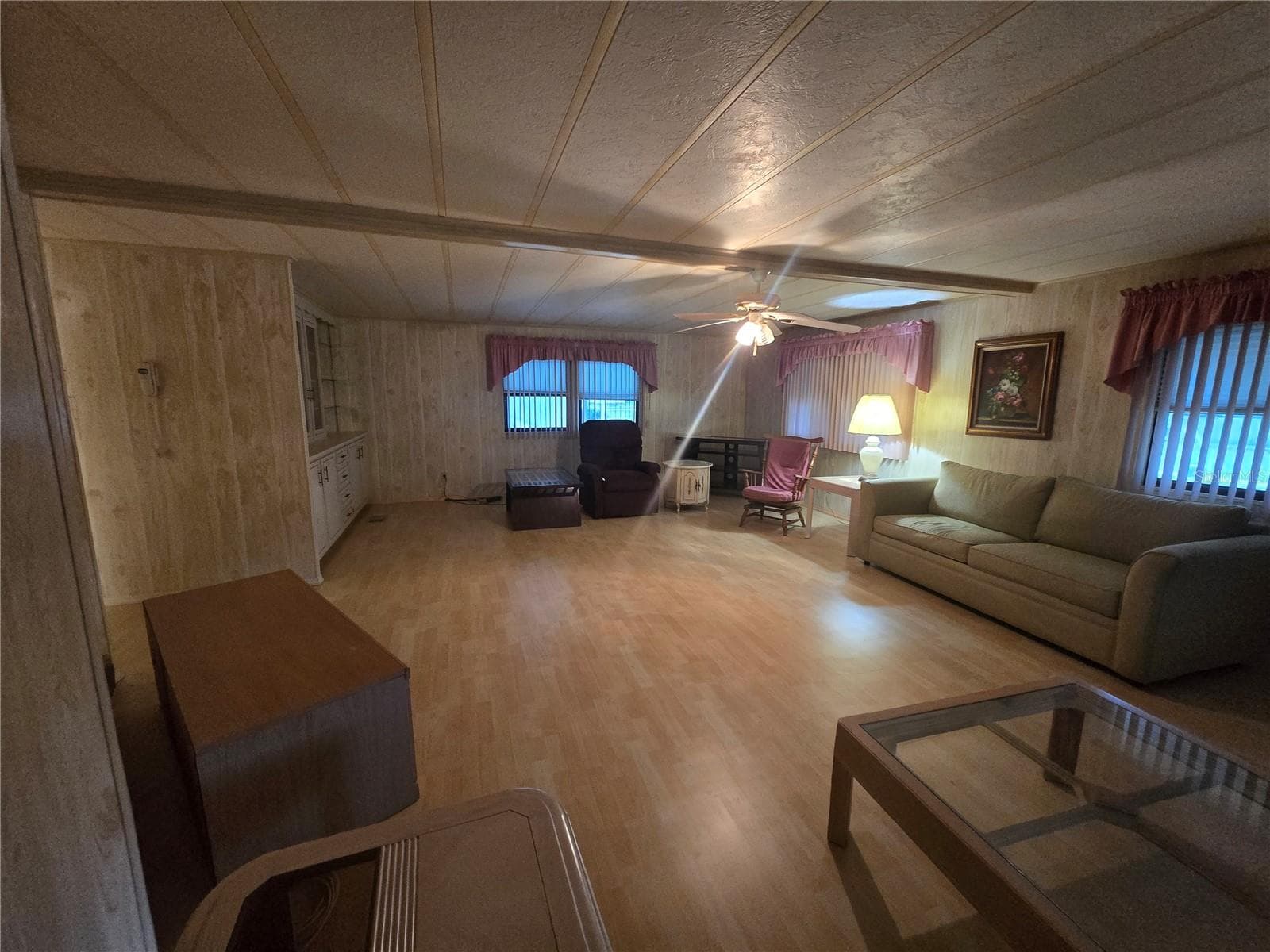 LARGE LIVING ROOM - 16802 HARLEY ST, HUDSON