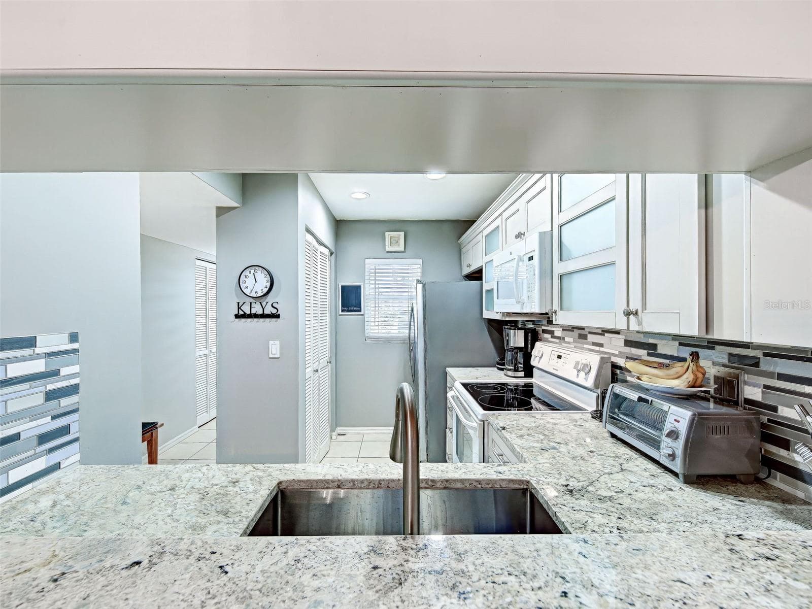 Kitchen has been updated - 435 CERROMAR LN #329, VENICE