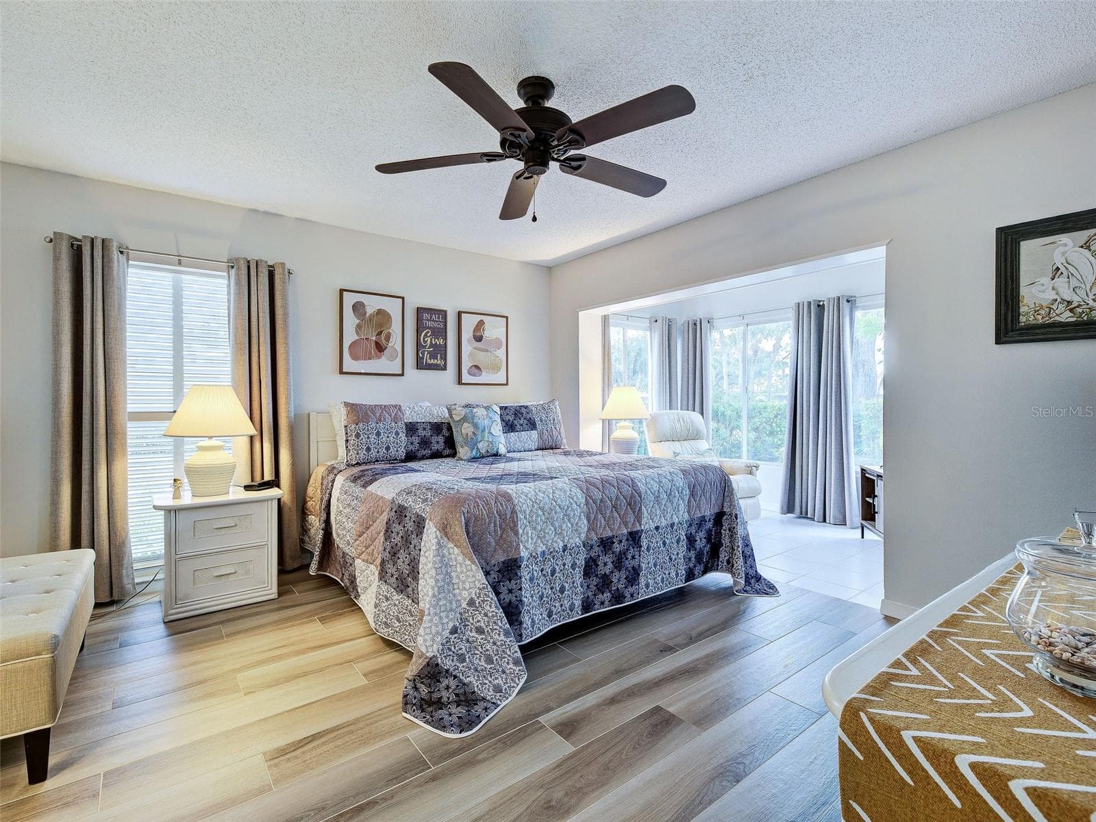 Primary Bedroom has extra space that can be used as a yoga room, reading area or an office. - 435 CERROMAR LN #329, VENICE