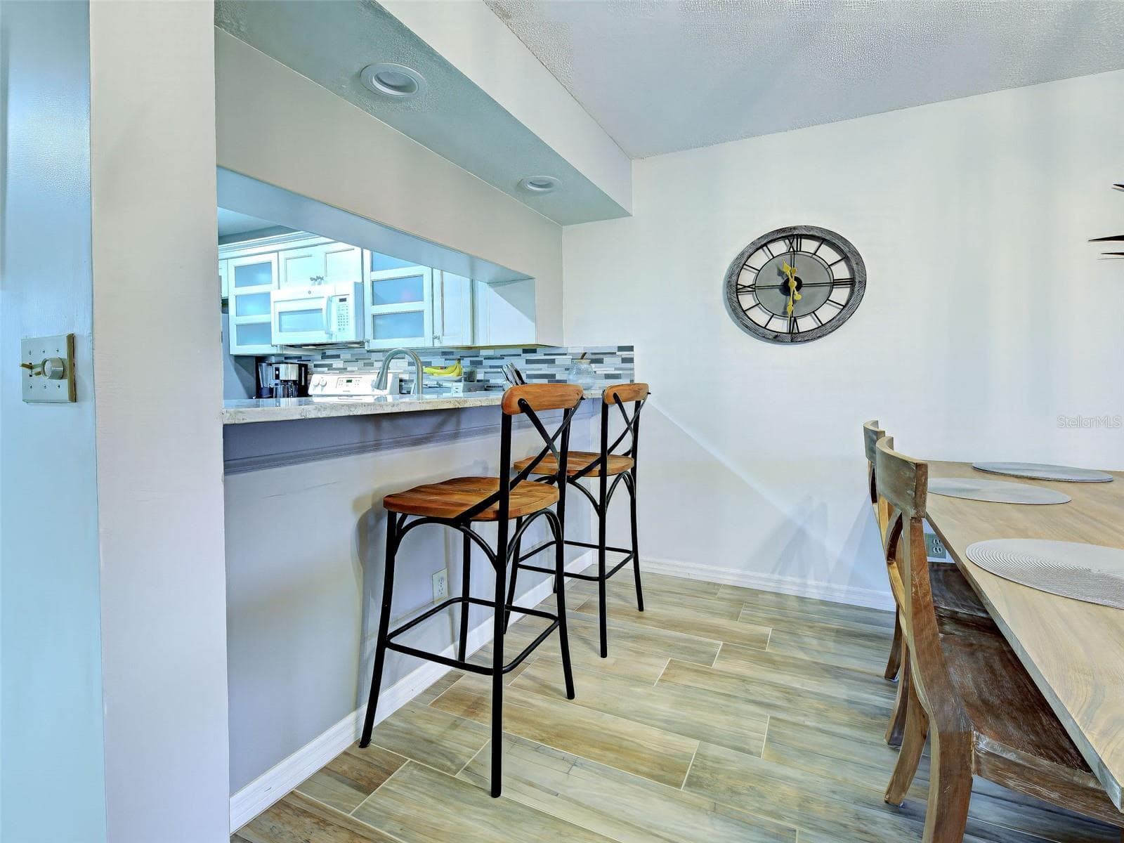 Breakfast bar - 435 CERROMAR LN #329, VENICE