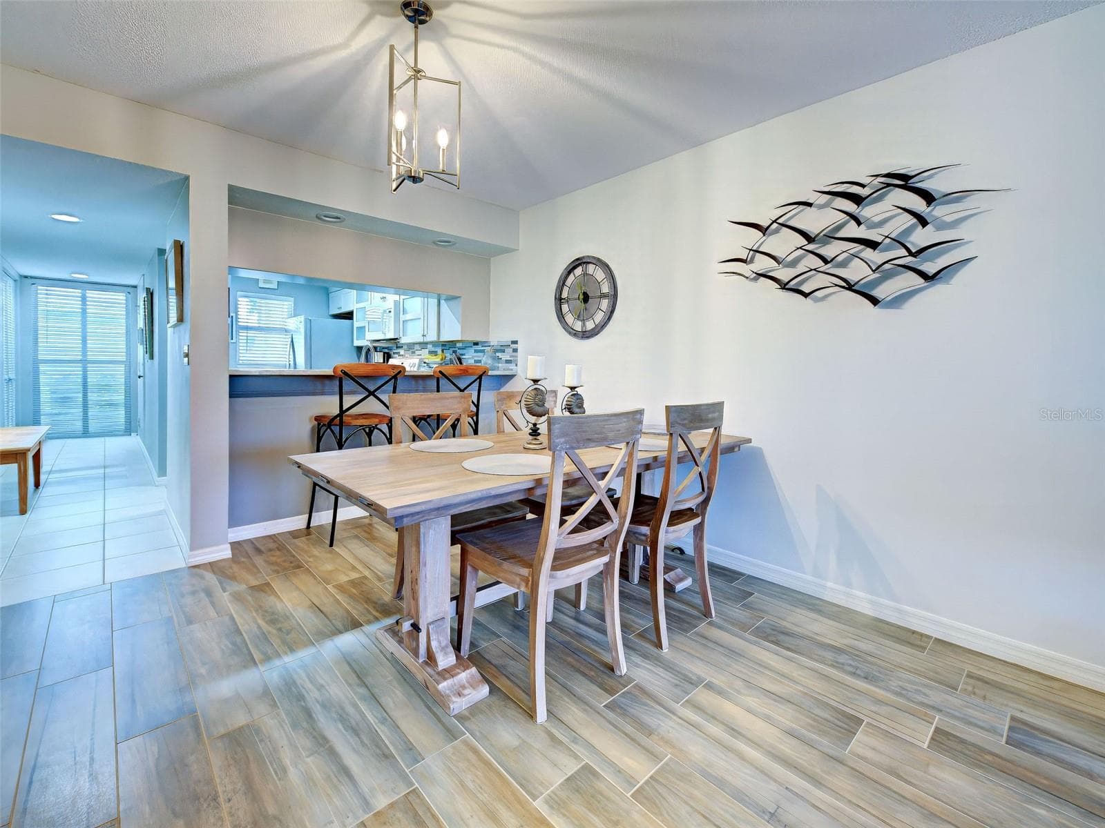 Dining Room looking toward the kitchen and front door. - 435 CERROMAR LN #329, VENICE