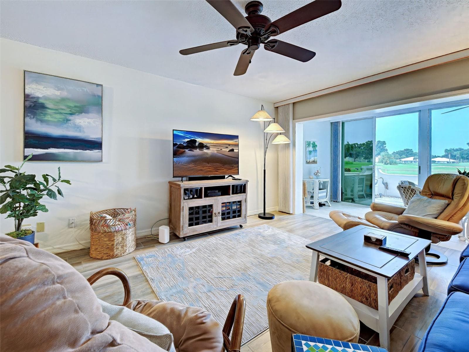 Living Room - 435 CERROMAR LN #329, VENICE