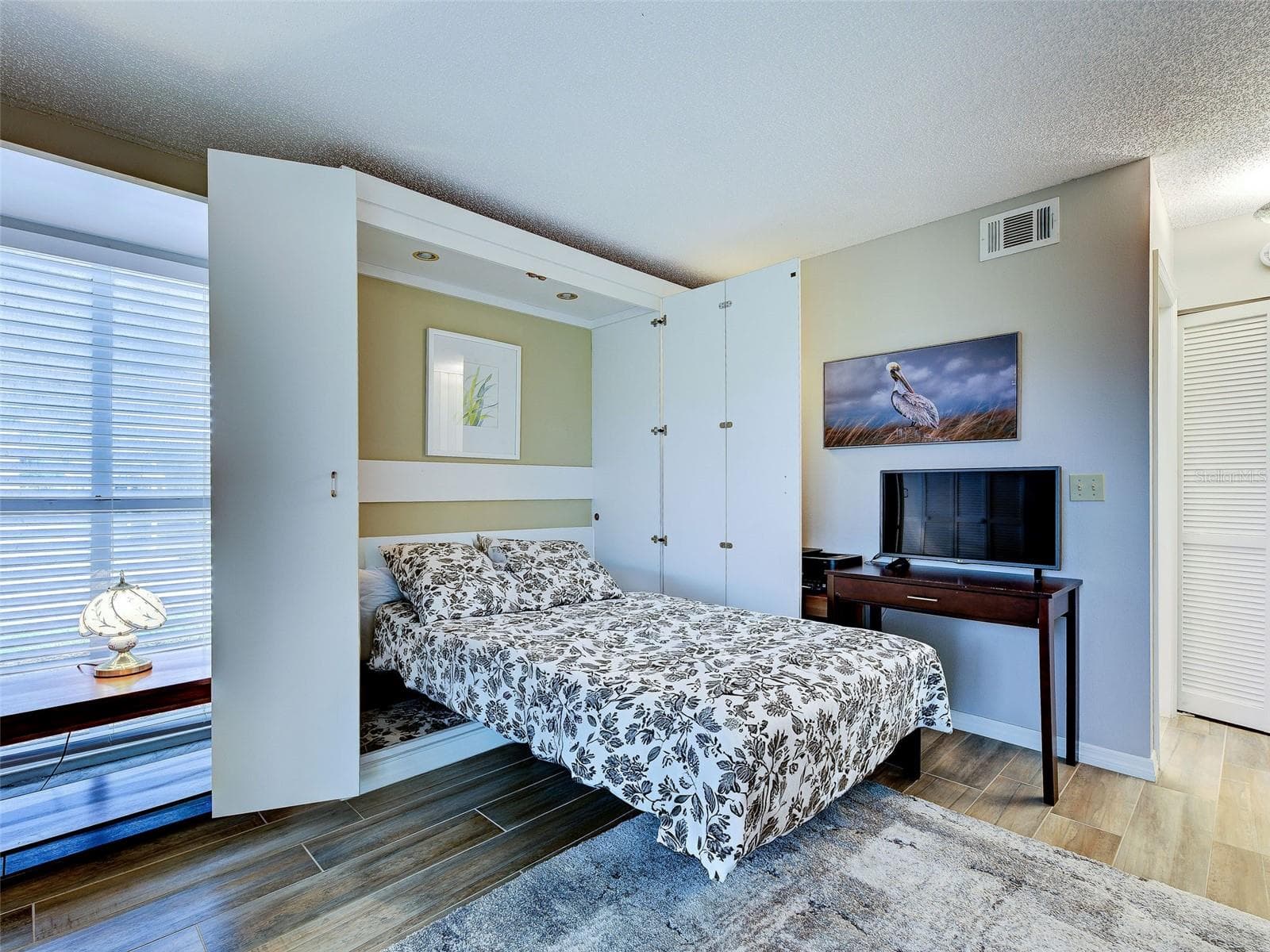 Guest Bedroom with a murphy bed - 435 CERROMAR LN #329, VENICE