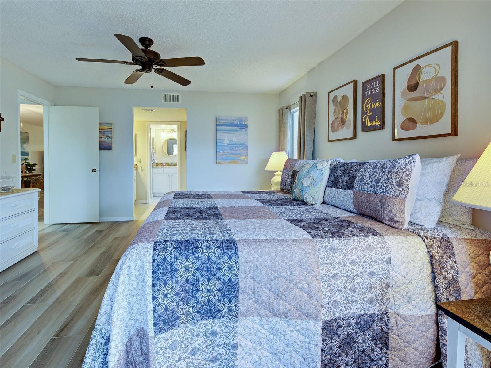 Primary Bedroom opposite view toward the Ensuite Bathroom - 435 CERROMAR LN #329, VENICE