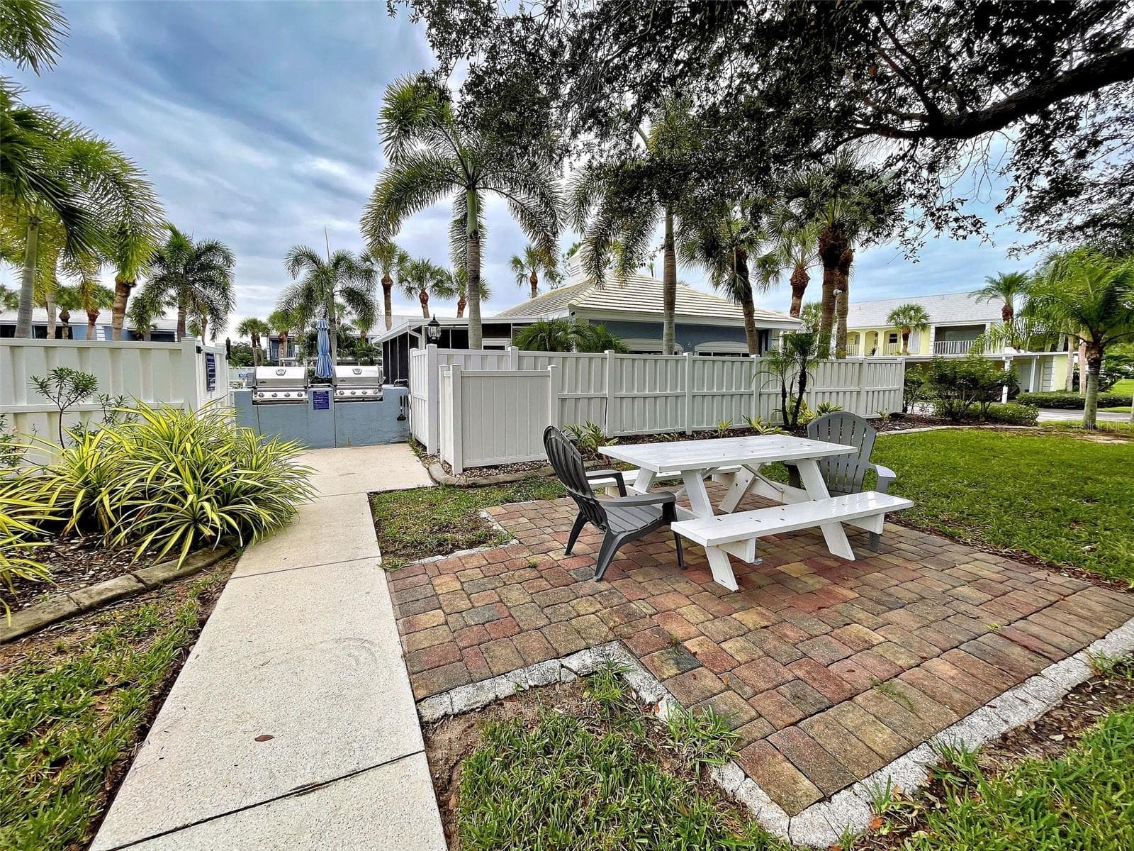 Picnic area - 435 CERROMAR LN #329, VENICE