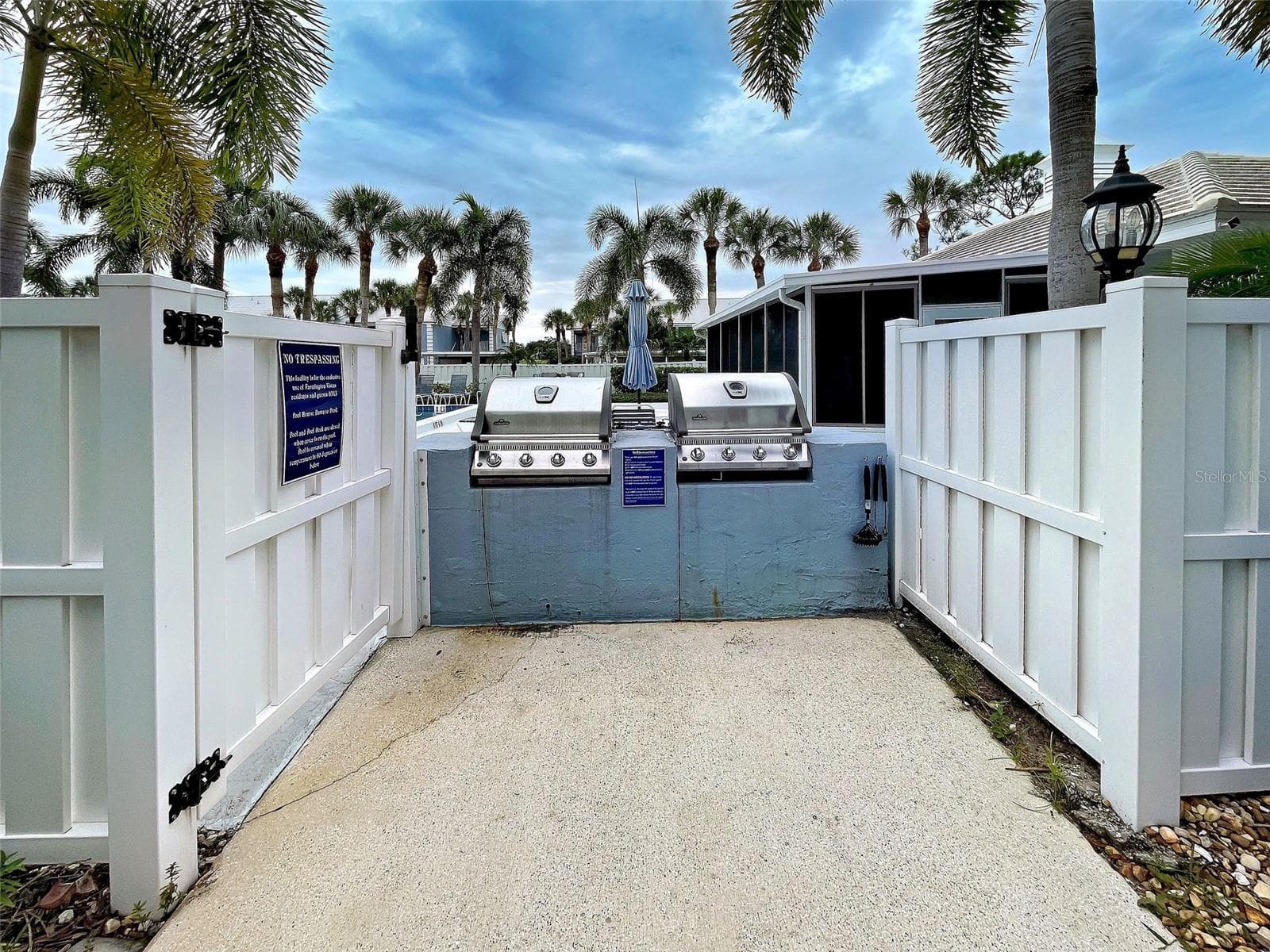Gas Grills available for use - 435 CERROMAR LN #329, VENICE