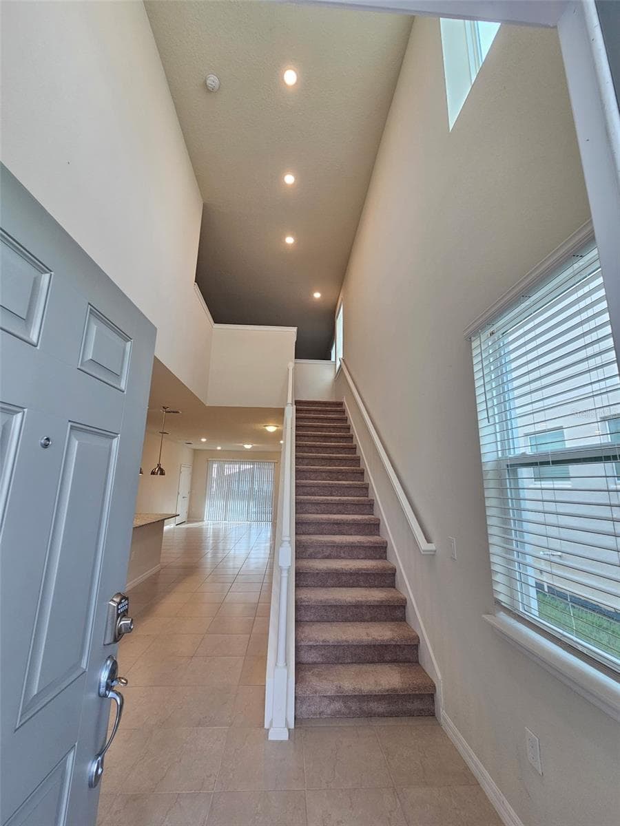 Foyer - 3273 LILAC WAY, DAVENPORT