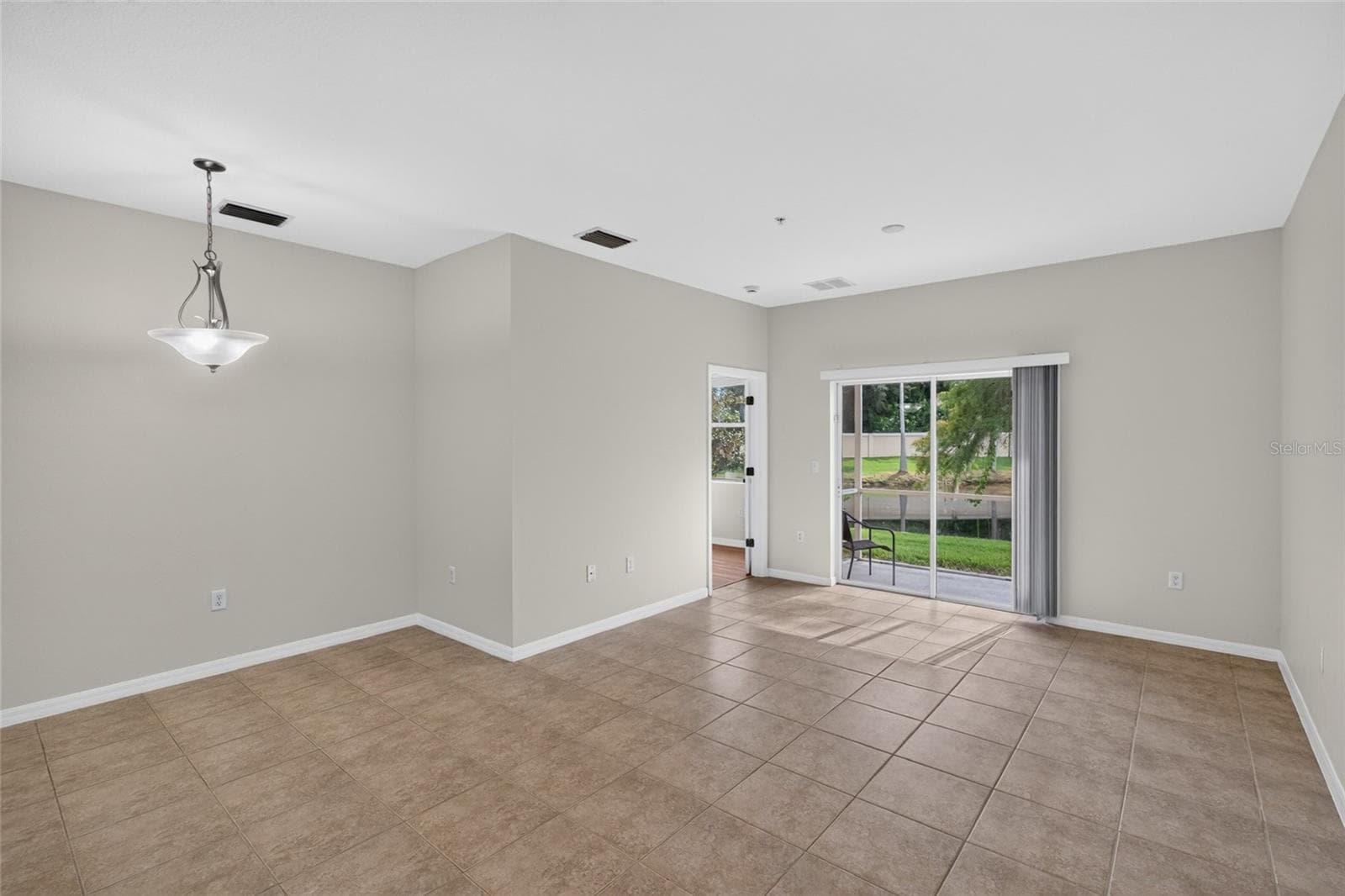 Dining area with sliders to the lanai - 3707 PARKRIDGE CIR #7-106, SARASOTA