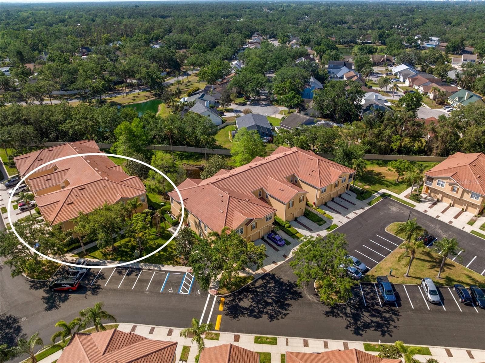 Building 7, ground-floor end unit - 3707 PARKRIDGE CIR #7-106, SARASOTA