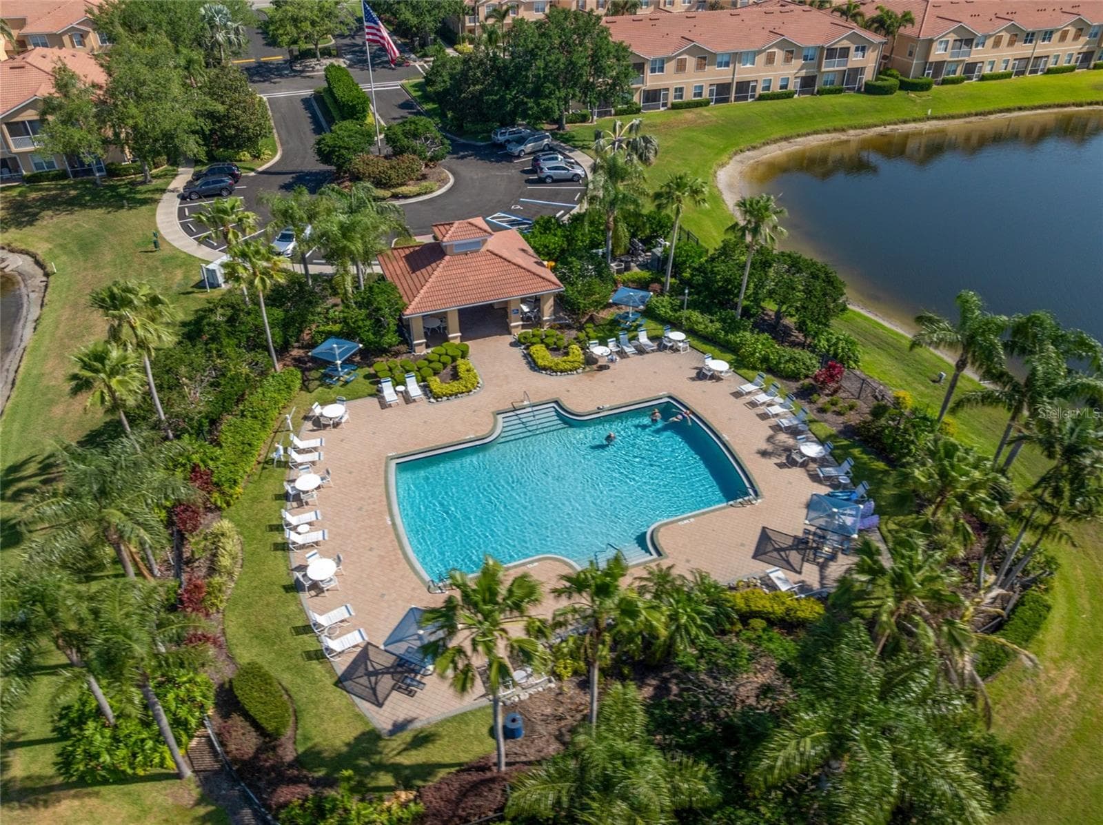 Heated community pool and cabana - 3707 PARKRIDGE CIR #7-106, SARASOTA