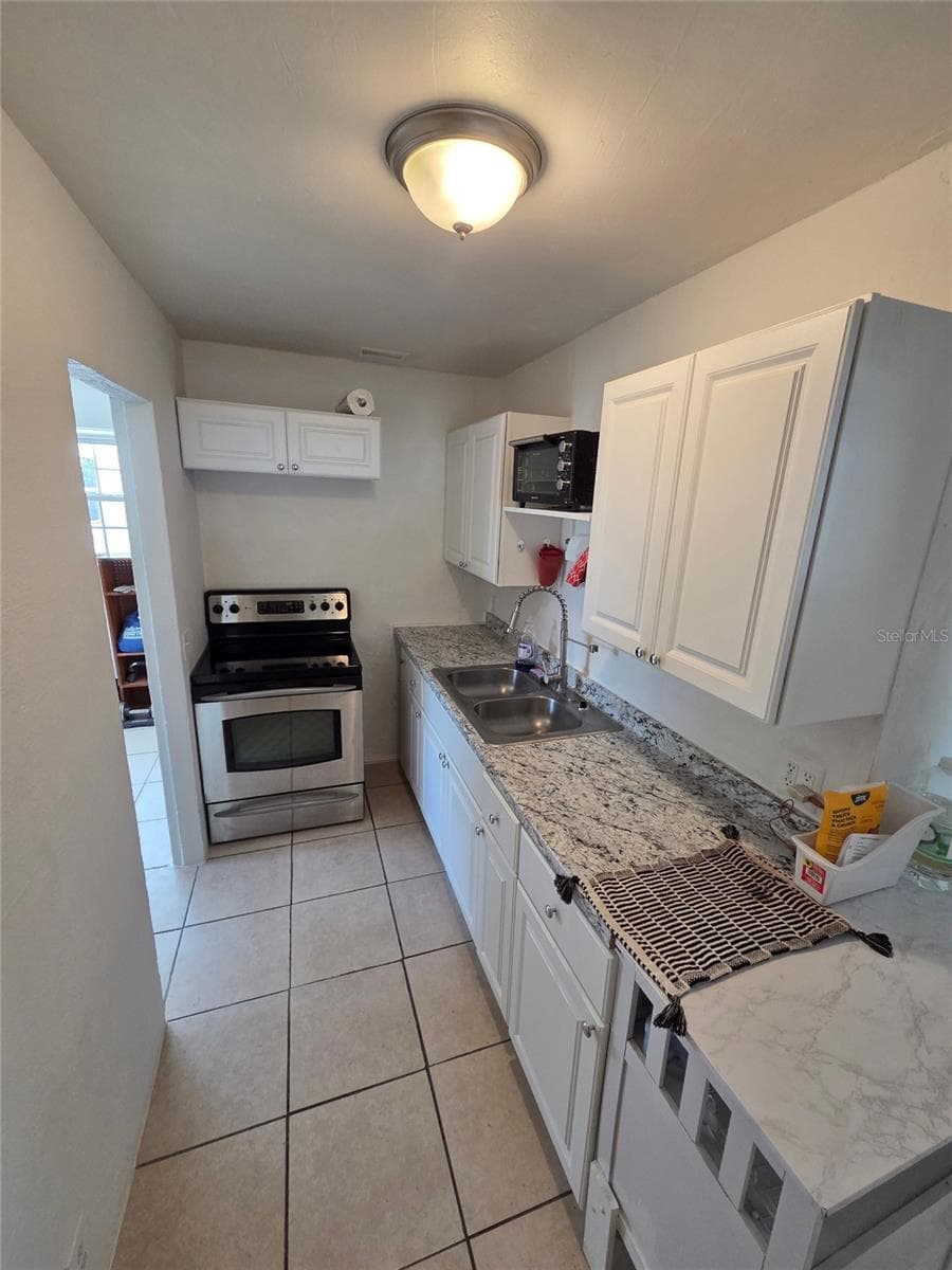 Single Family Residence at 8205 48TH AVE N, ST PETERSBURG, photo 5 of 12