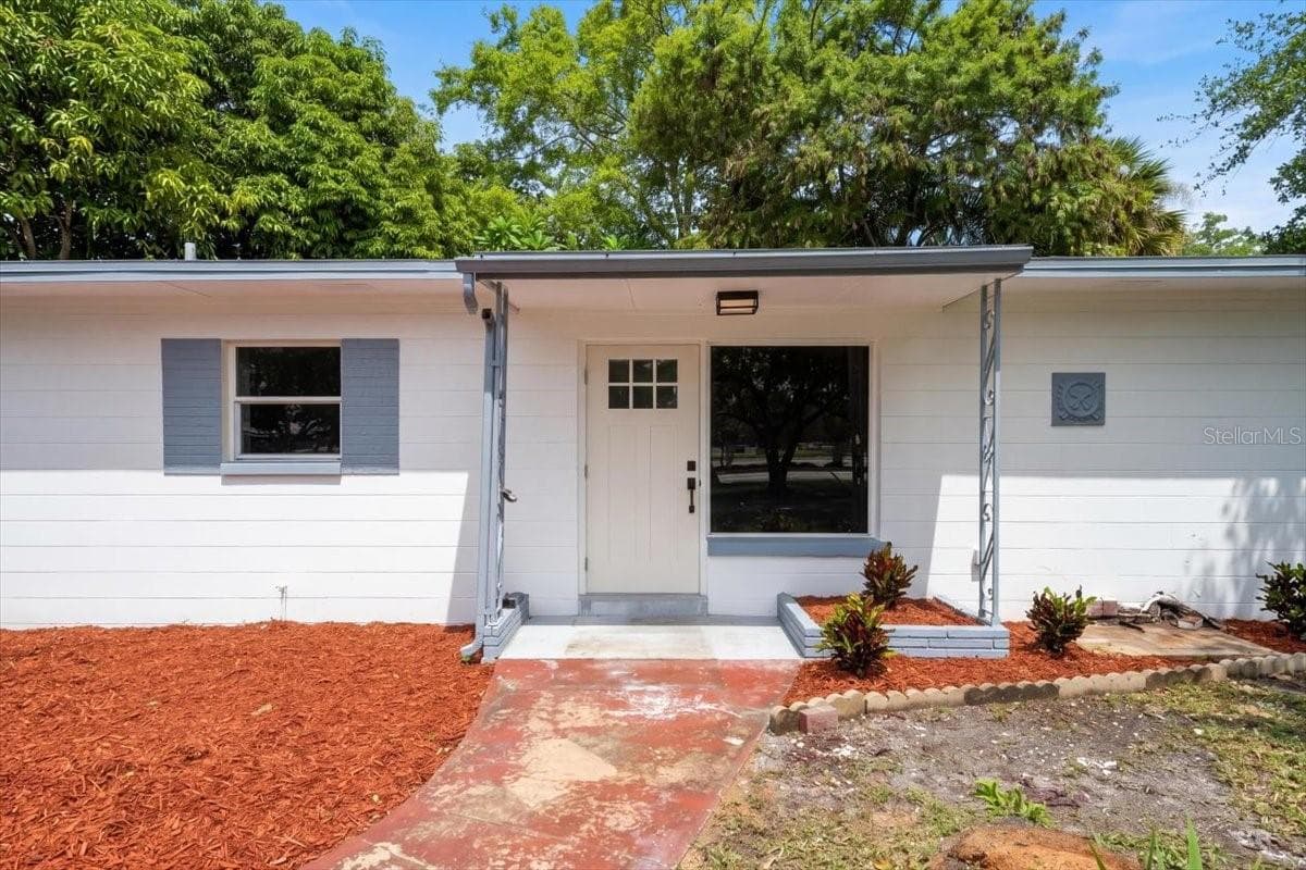 Single Family Residence at 6810 DR MARTIN LUTHER KING JR ST N, ST PETERSBURG, photo 4 of 33