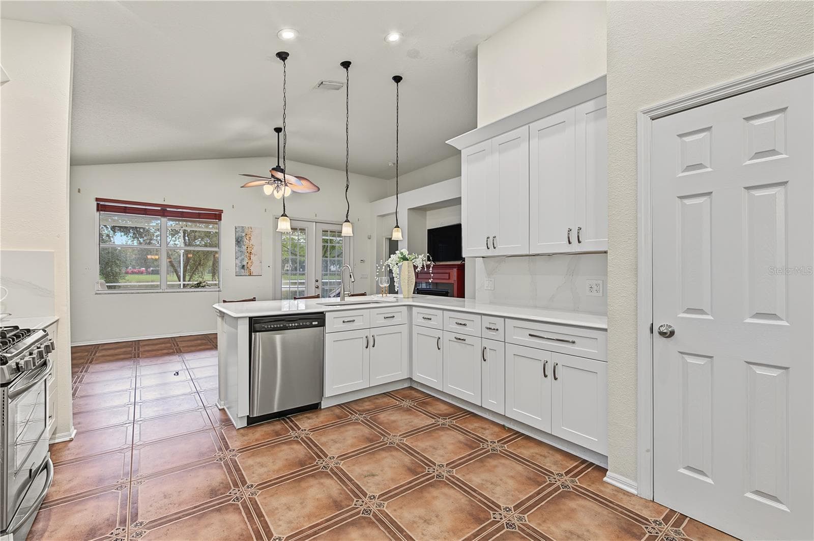 Recently updated Kitchen Cabinets and Appliances, Inset lights and drop down lights, pot drawers, soft close and more. - 8417 FENWICK AVE, TAMPA