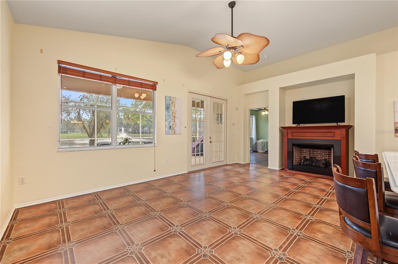 Family room with all view pointing to the pond. - 8417 FENWICK AVE, TAMPA