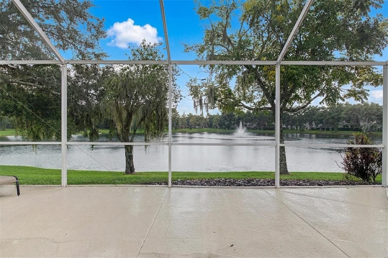 Stunning Pond View - 8417 FENWICK AVE, TAMPA