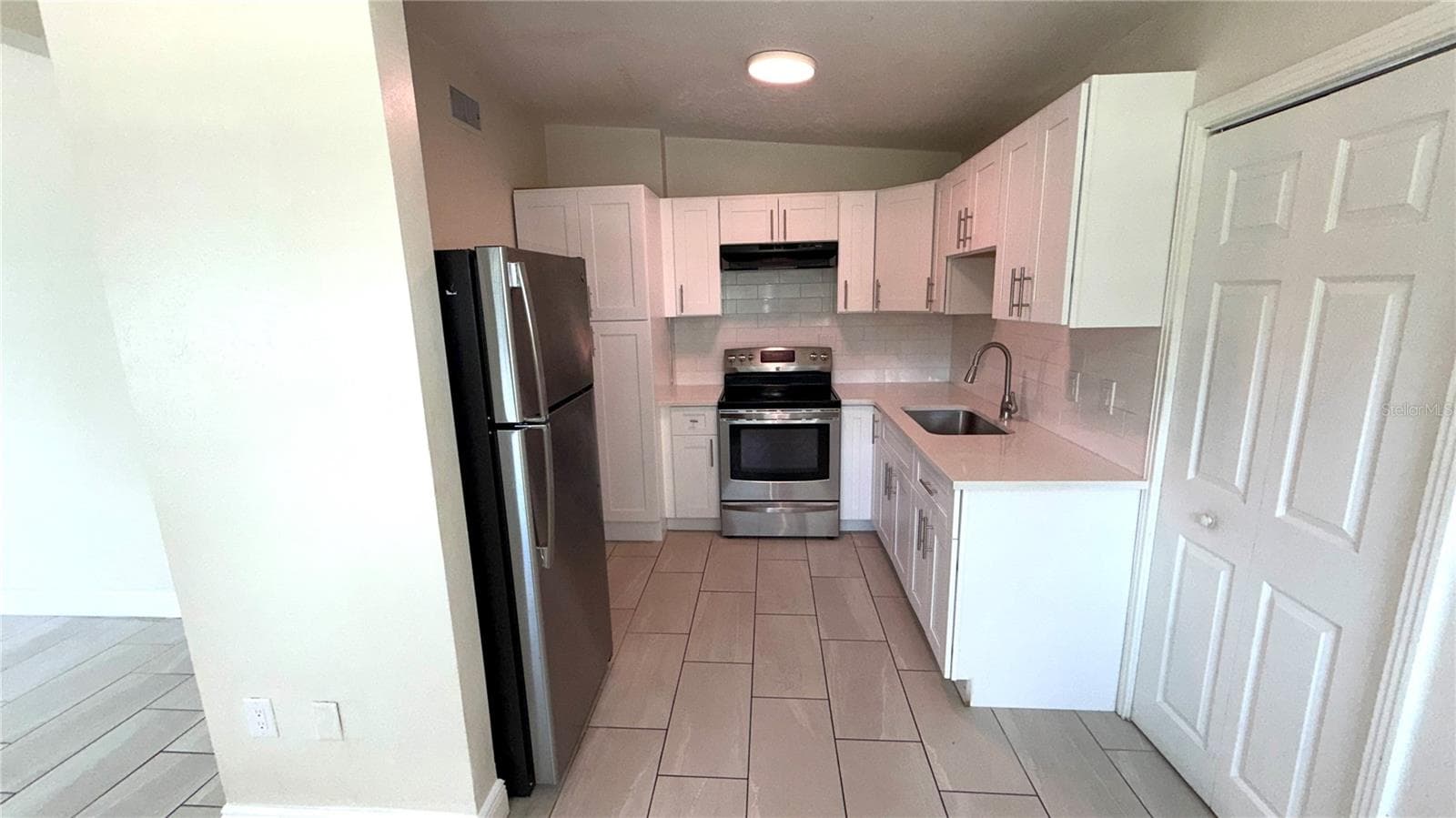 Single Family Residence at 1425 HESTER DR, LAKELAND, photo 2 of 22