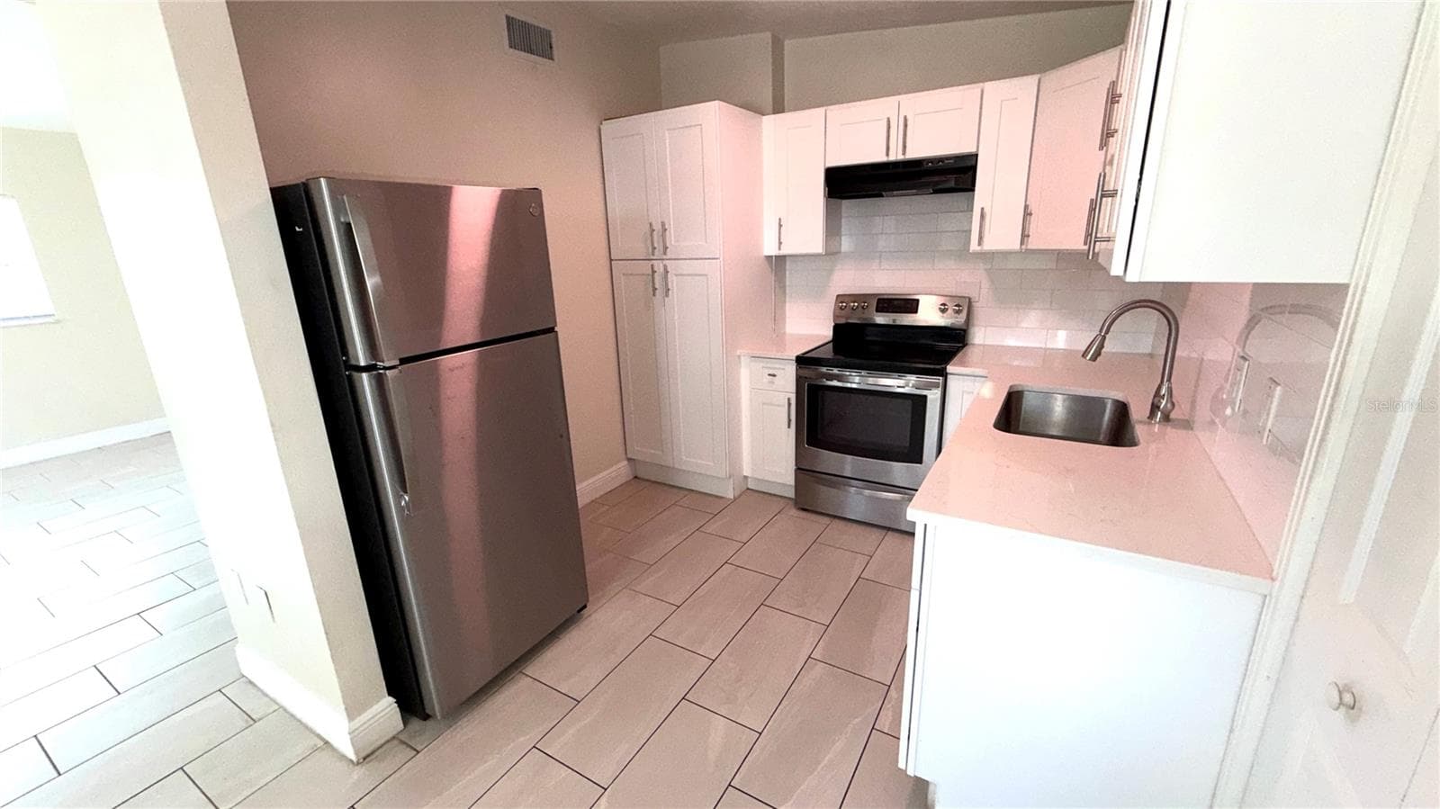 Single Family Residence at 1425 HESTER DR, LAKELAND, photo 5 of 22