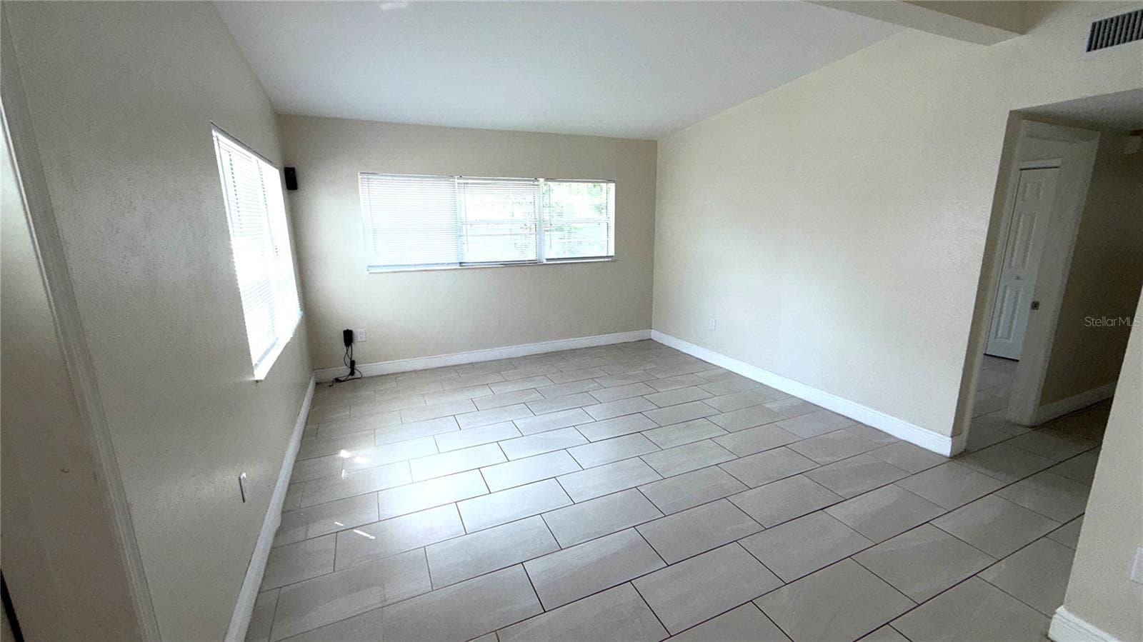Single Family Residence at 1425 HESTER DR, LAKELAND, photo 9 of 22