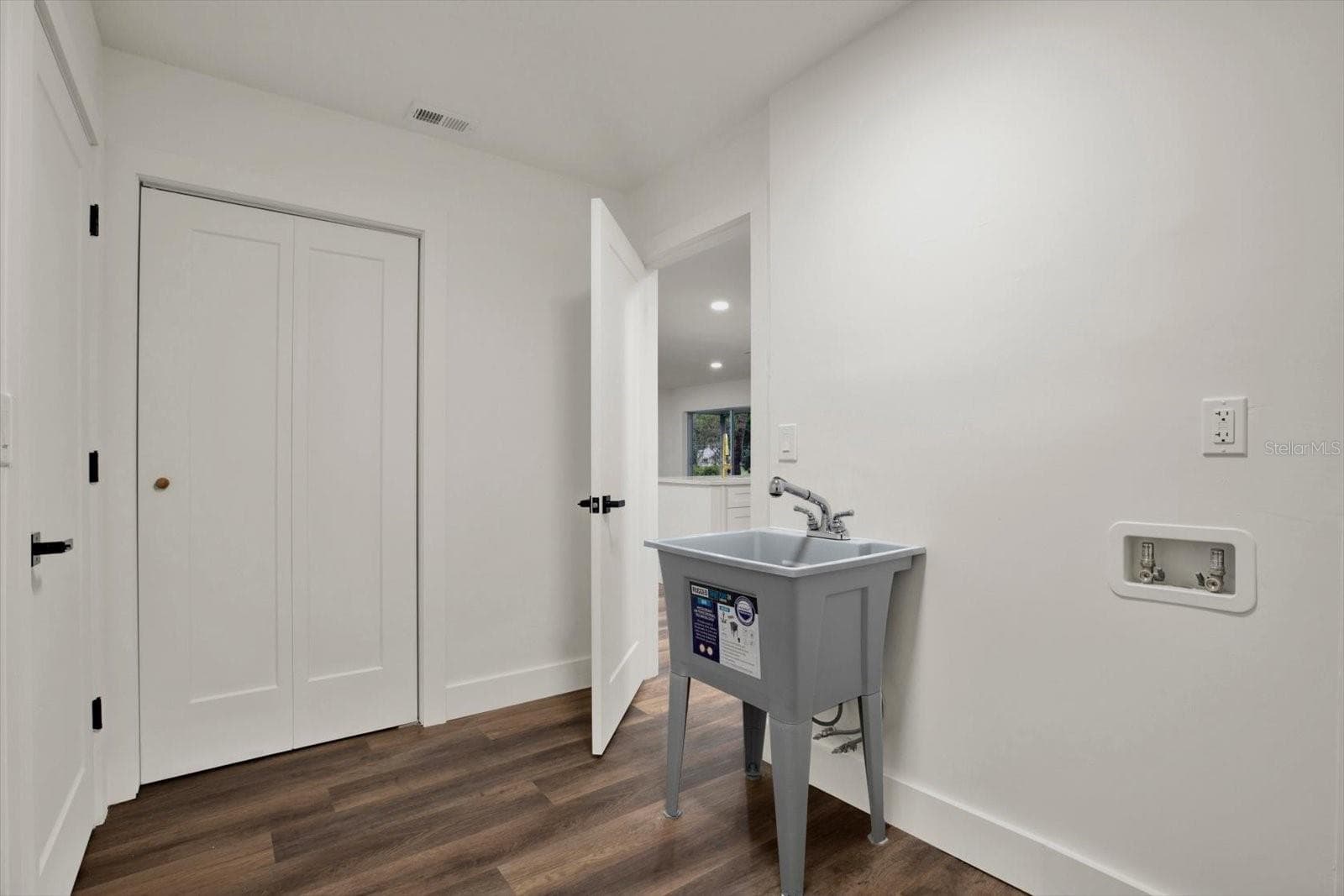 Laundry - 2661 PEBBLE BEACH DR, CLEARWATER