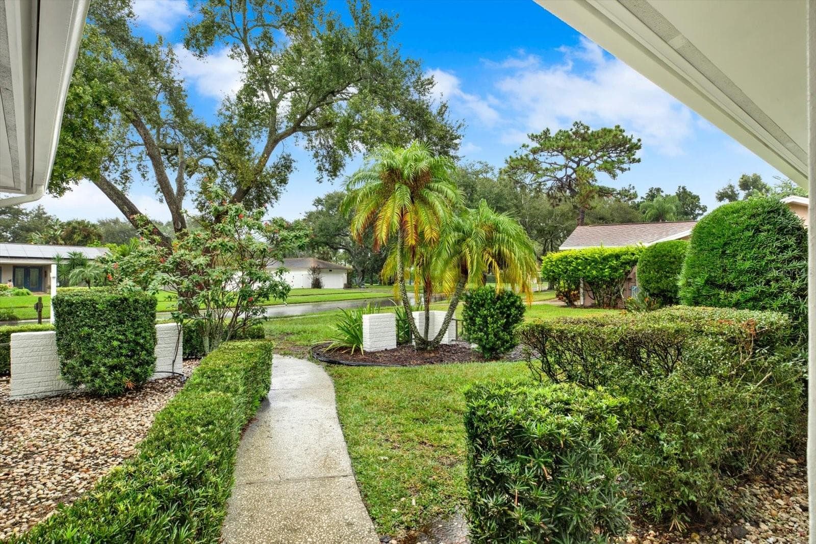 Etrance - 2661 PEBBLE BEACH DR, CLEARWATER