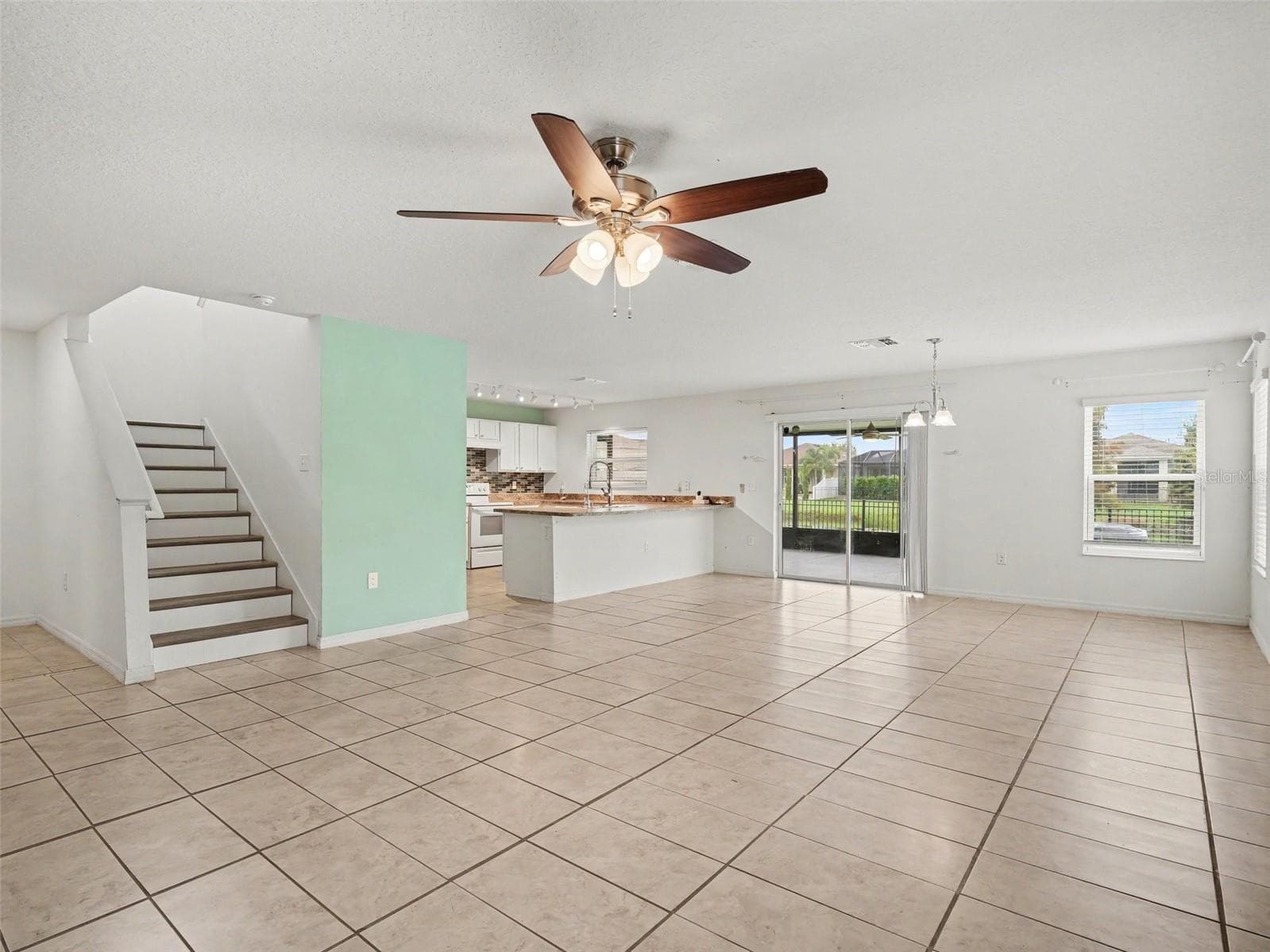 Single Family Residence at 10439 LAGUNA PLAINS DR, RIVERVIEW, photo 10 of 53