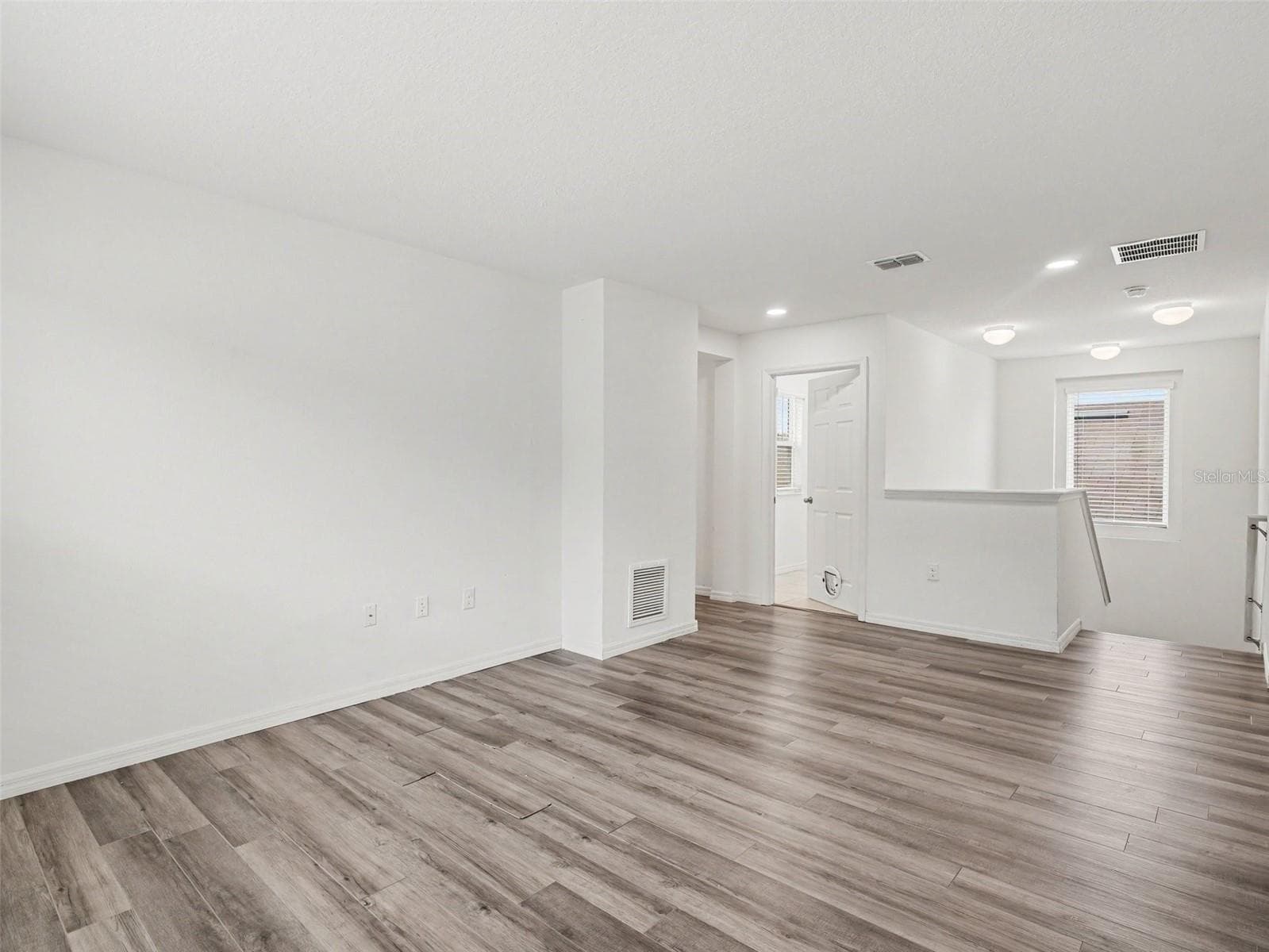Single Family Residence at 10439 LAGUNA PLAINS DR, RIVERVIEW, photo 11 of 53