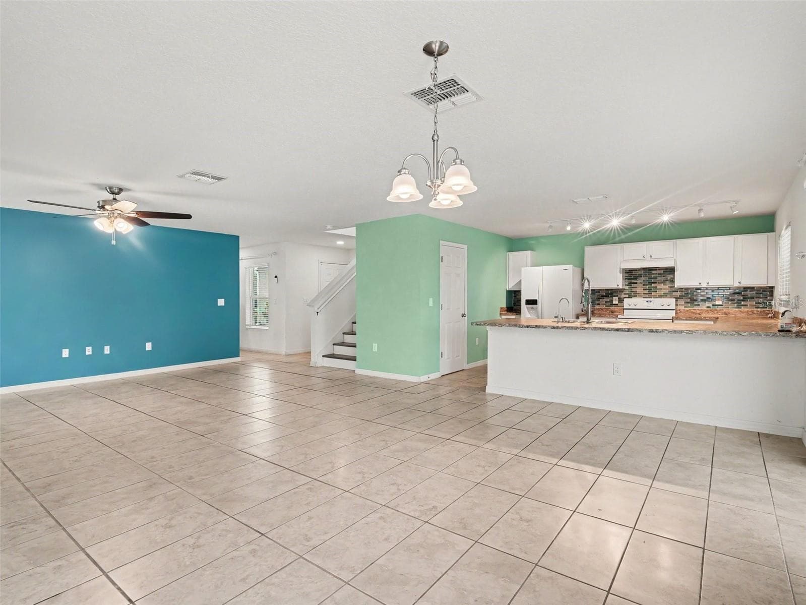 Single Family Residence at 10439 LAGUNA PLAINS DR, RIVERVIEW, photo 12 of 53