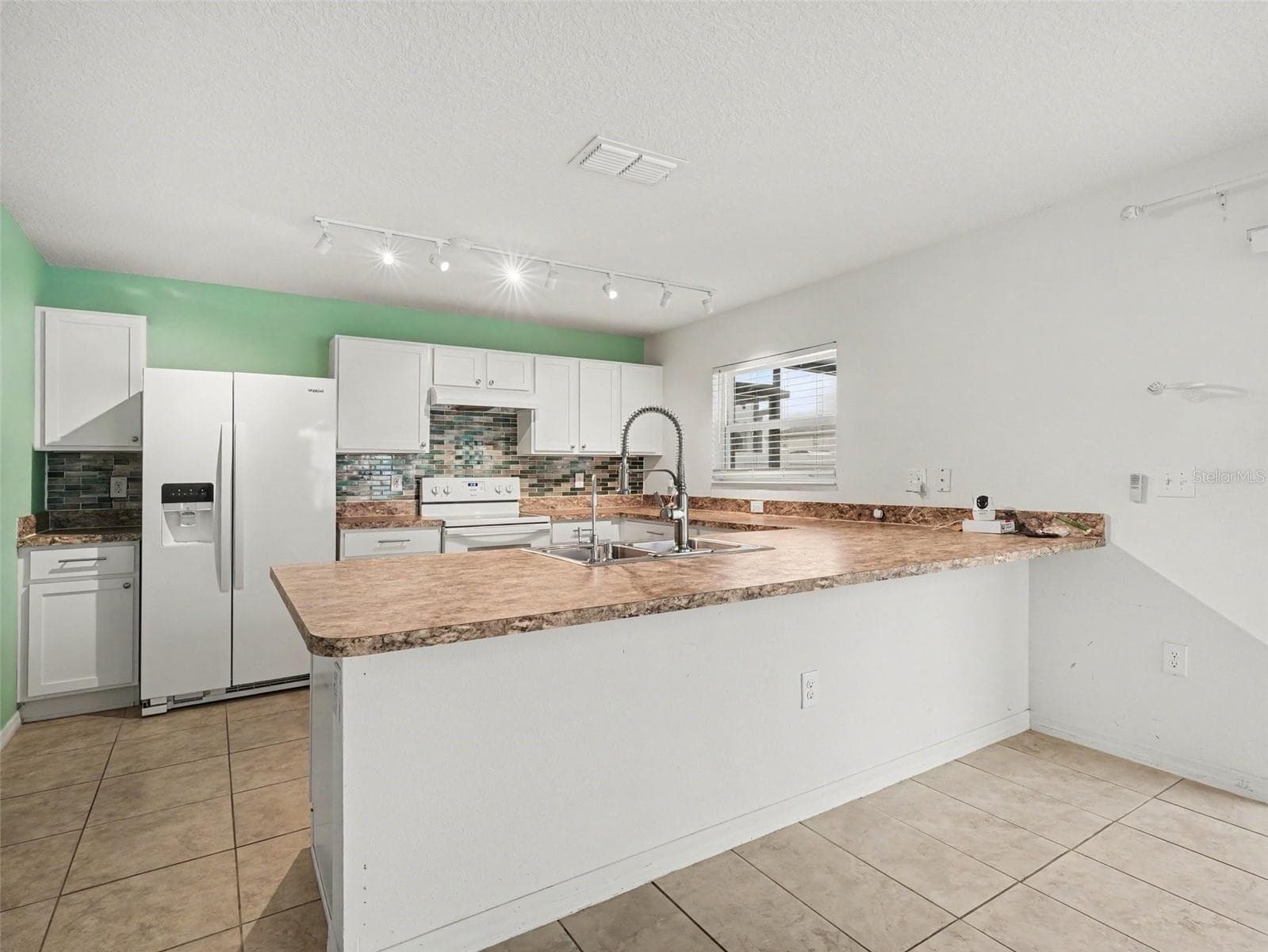 Single Family Residence at 10439 LAGUNA PLAINS DR, RIVERVIEW, photo 14 of 53