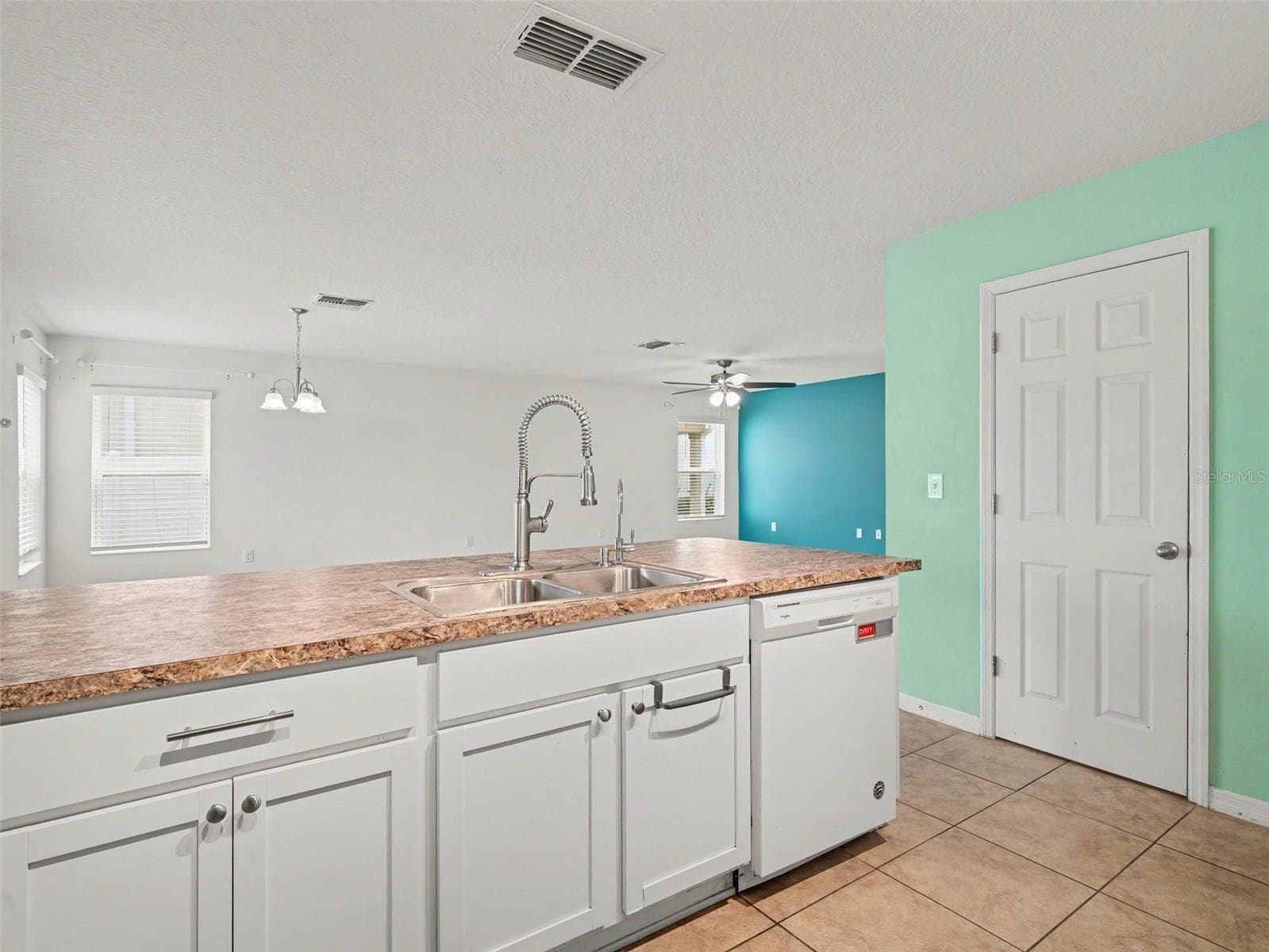 Single Family Residence at 10439 LAGUNA PLAINS DR, RIVERVIEW, photo 15 of 53