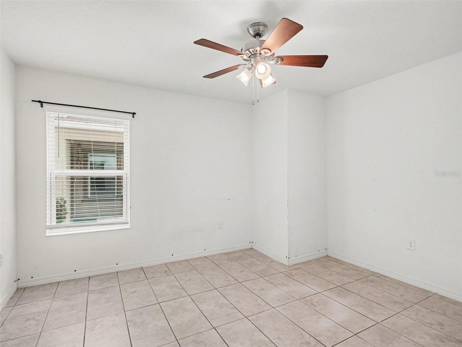 Single Family Residence at 10439 LAGUNA PLAINS DR, RIVERVIEW, photo 28 of 53
