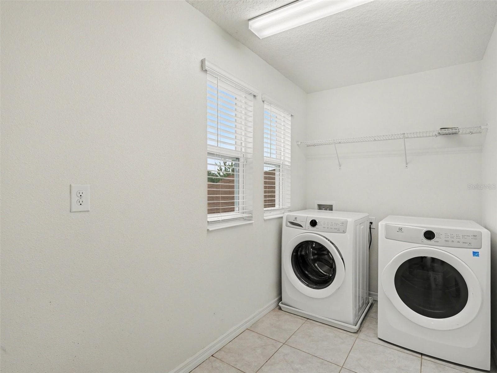 Single Family Residence at 10439 LAGUNA PLAINS DR, RIVERVIEW, photo 34 of 53