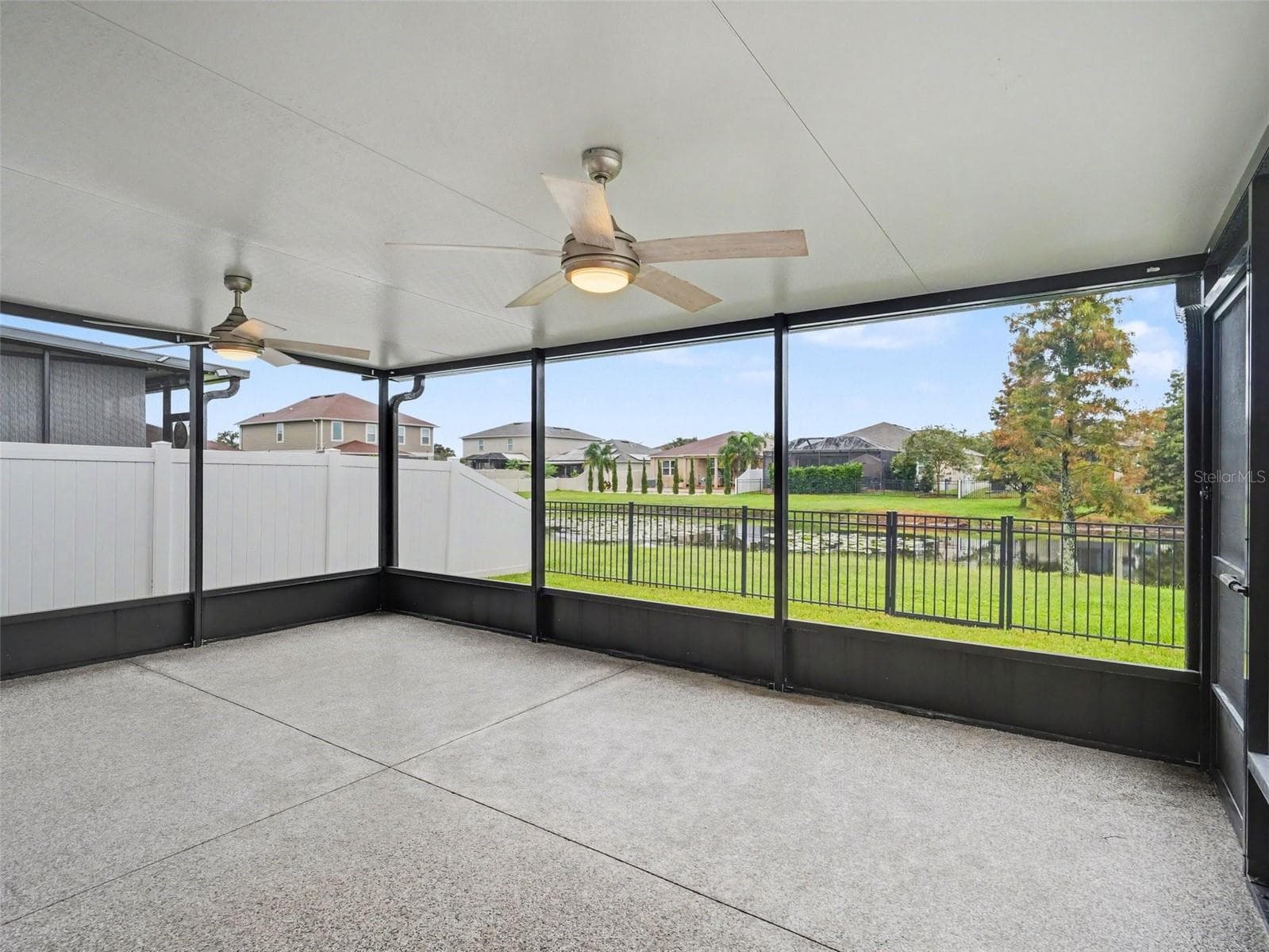 Single Family Residence at 10439 LAGUNA PLAINS DR, RIVERVIEW, photo 37 of 53