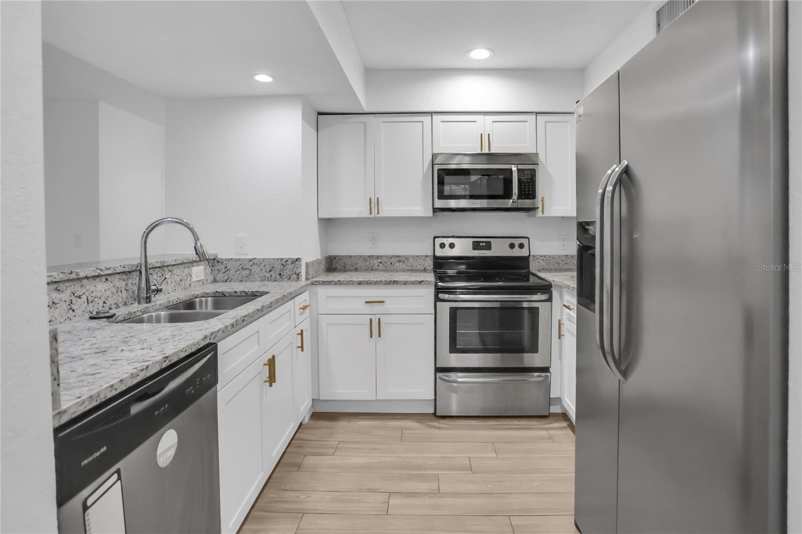 Condominium at 468 W PAR ST #468, ORLANDO, photo 8 of 28