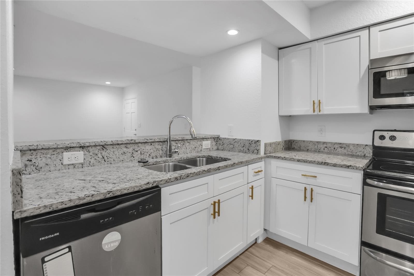 Condominium at 468 W PAR ST #468, ORLANDO, photo 9 of 28
